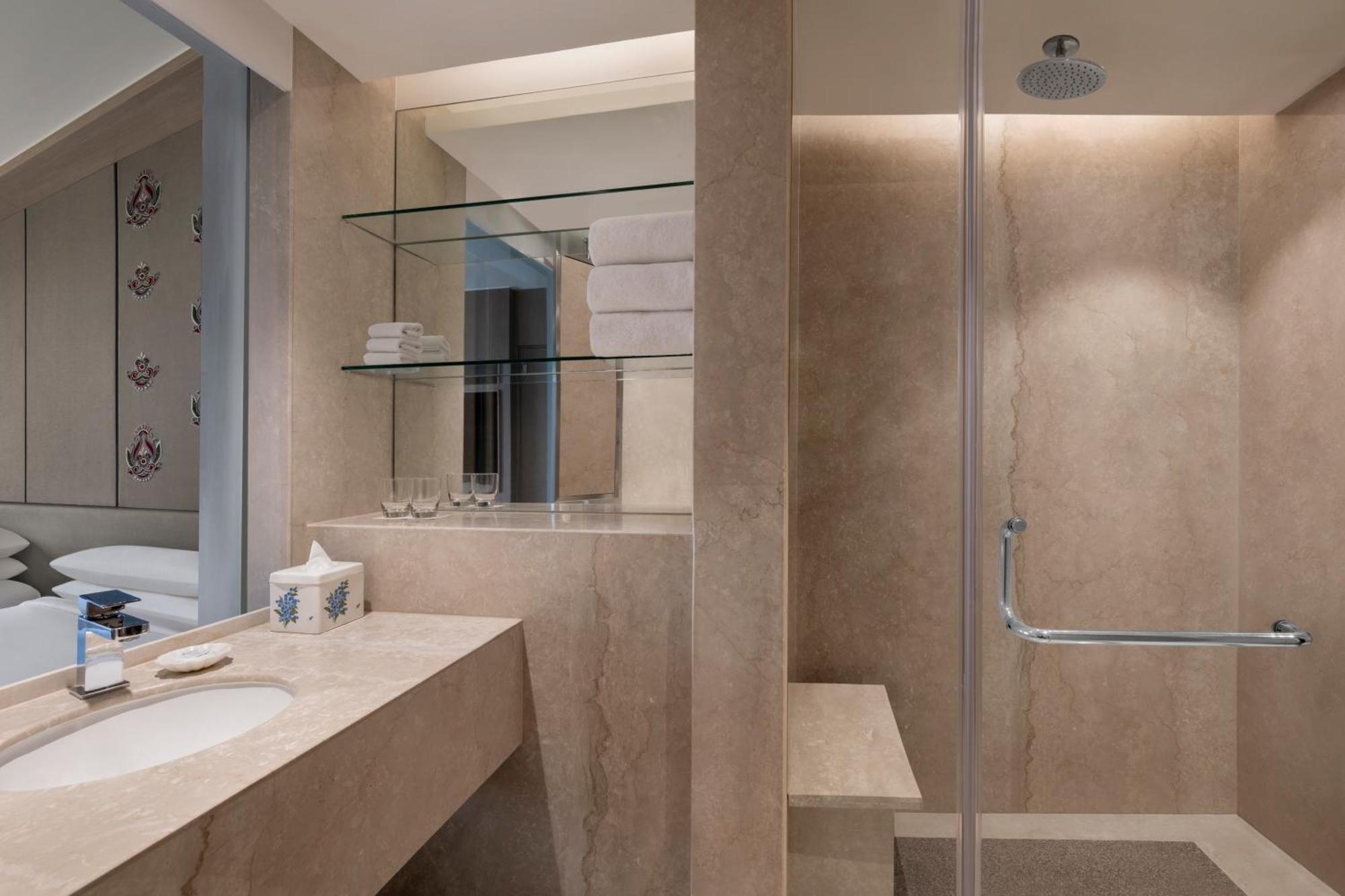 Deluxe Twin Room with City View,1695329757:JPEG