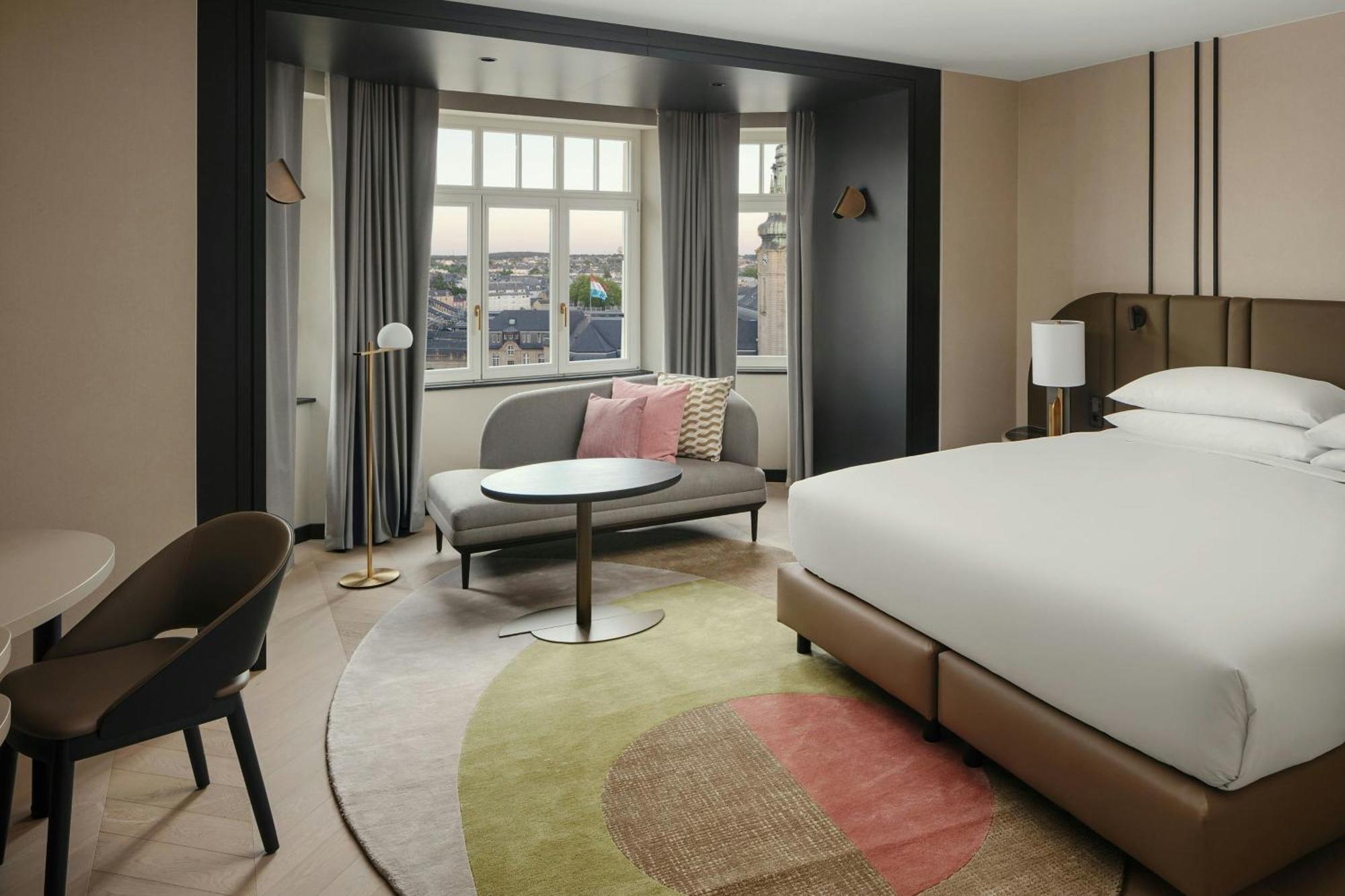 Junior Suite M Club Lounge Access