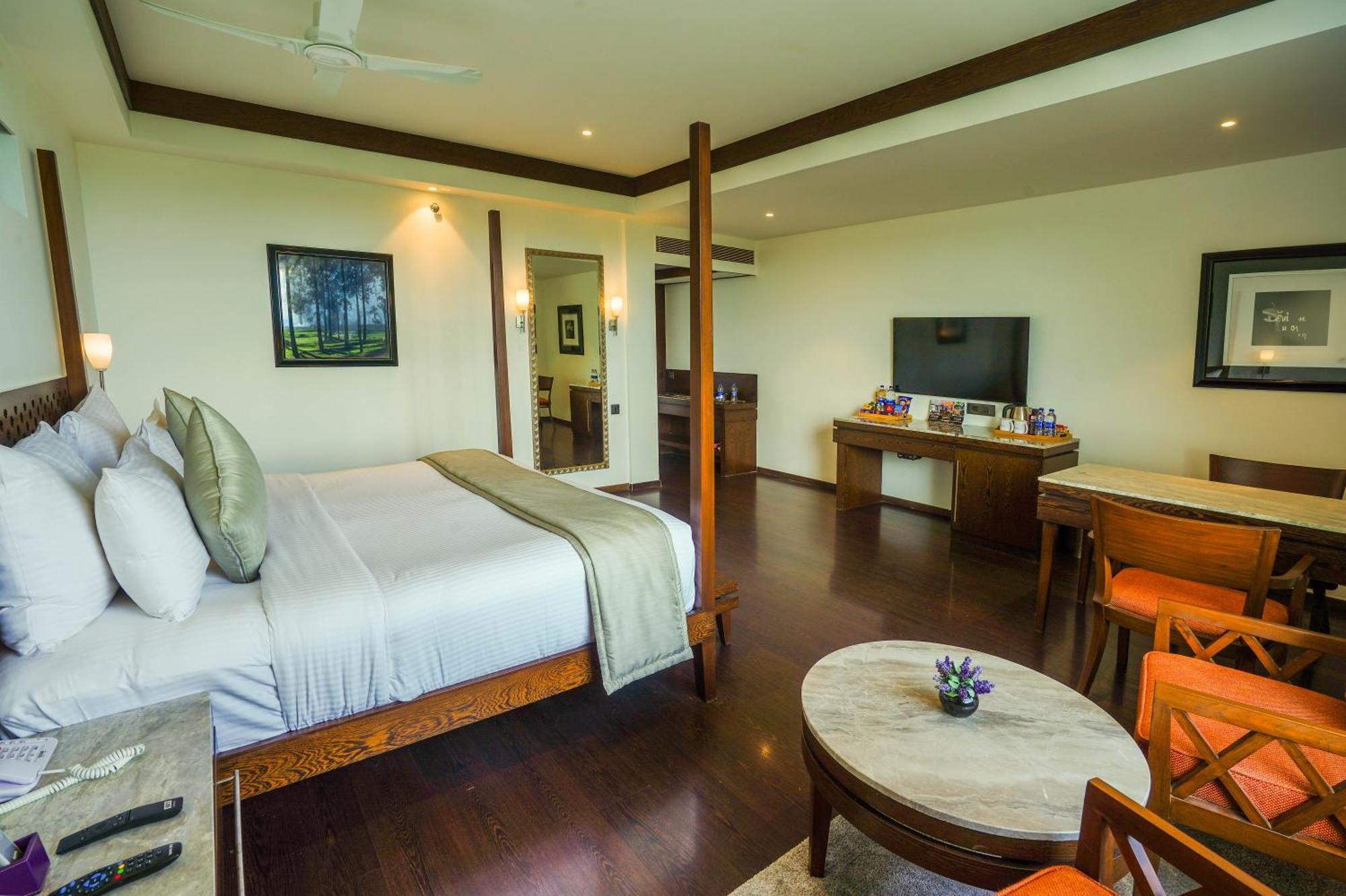 Executive Suite,1698916979:JPEG