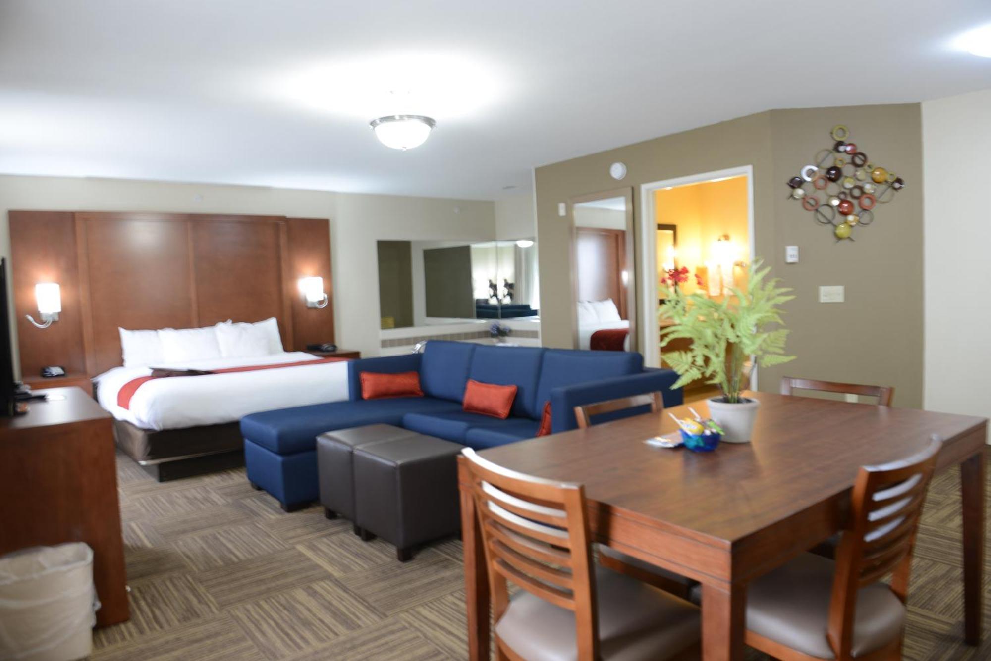 Large One Room Suite with Two Queen Beds and Sofa bed - Non Smoking
