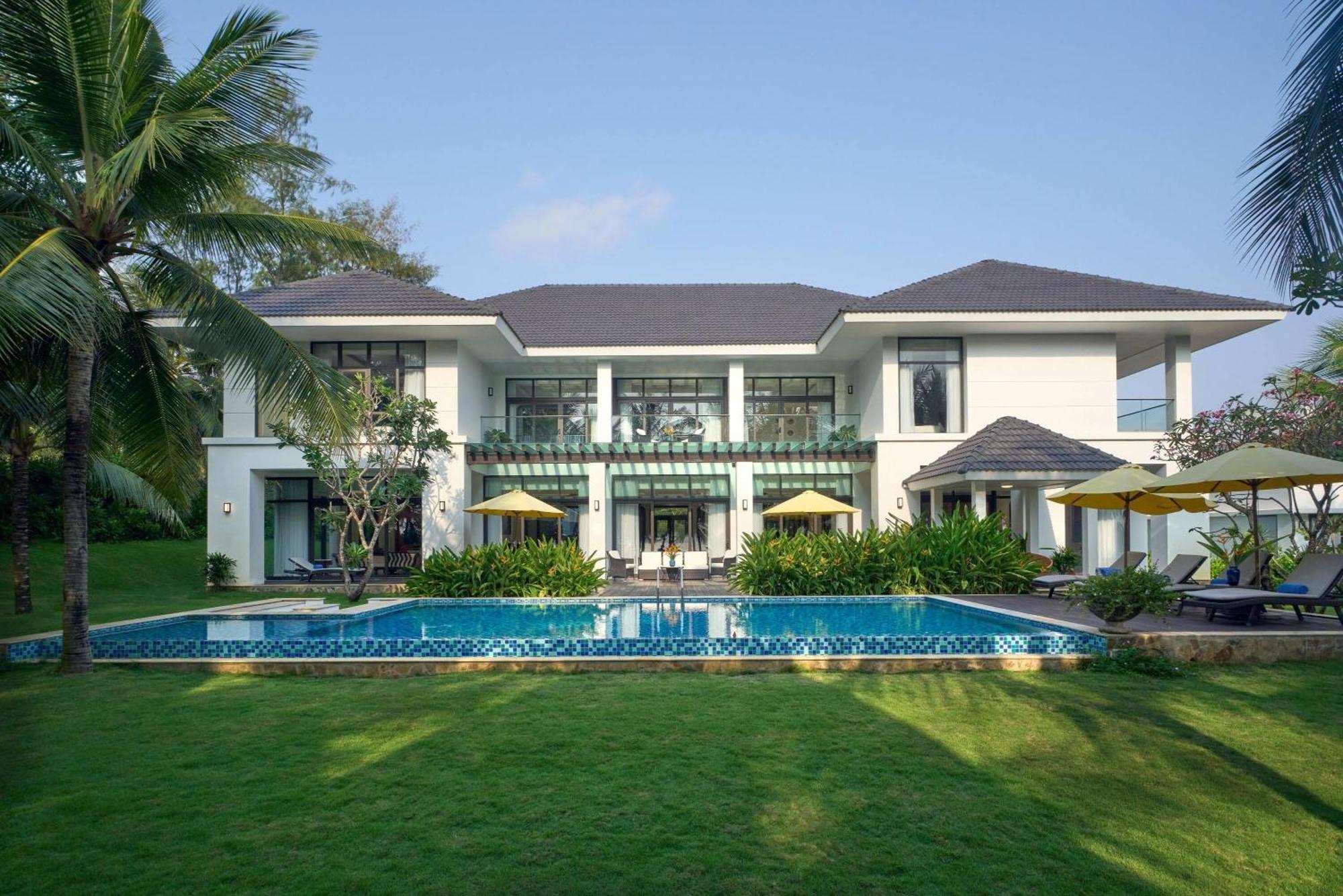 Six-Bedroom Beachfront President Villa