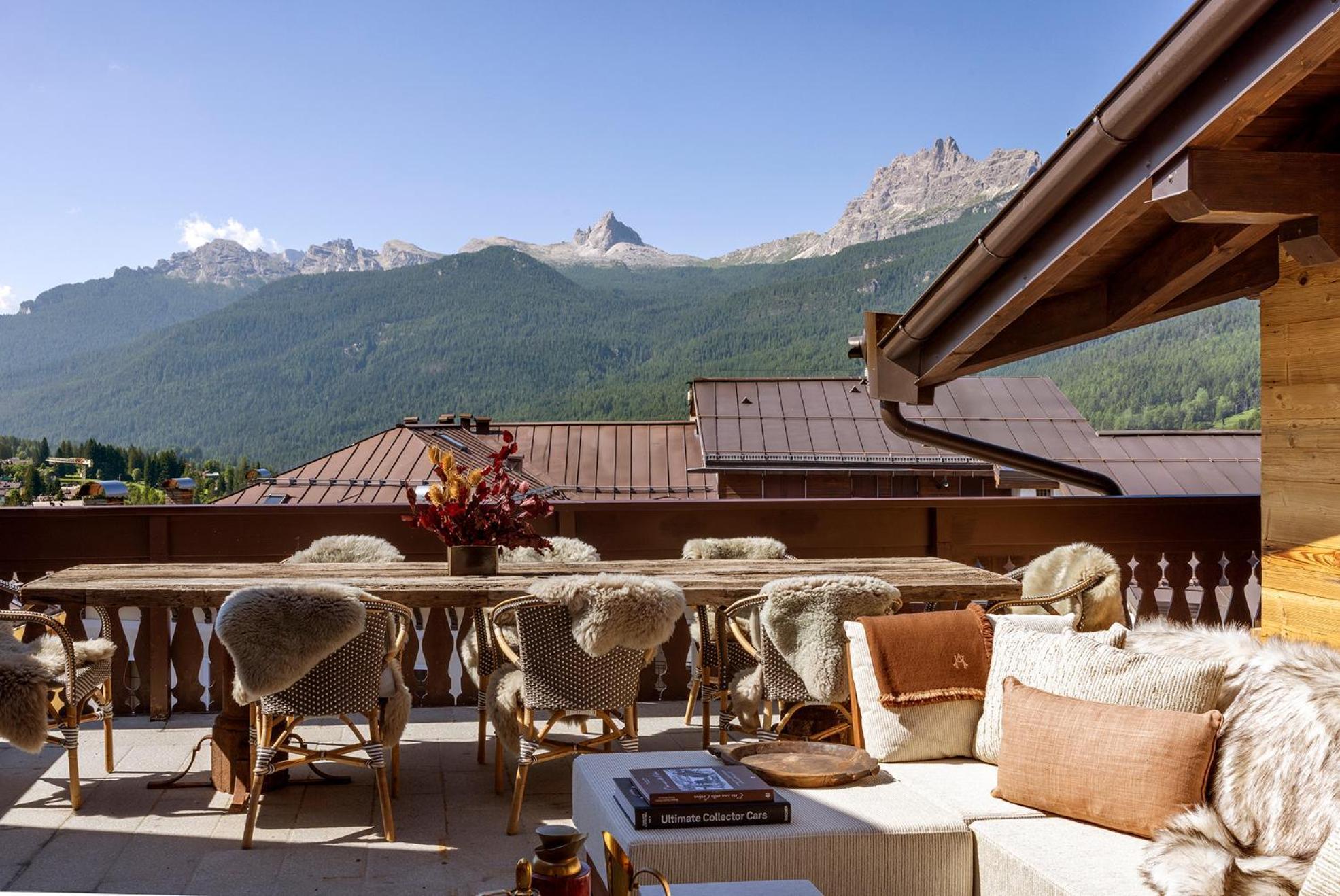 Suite with Mountain View