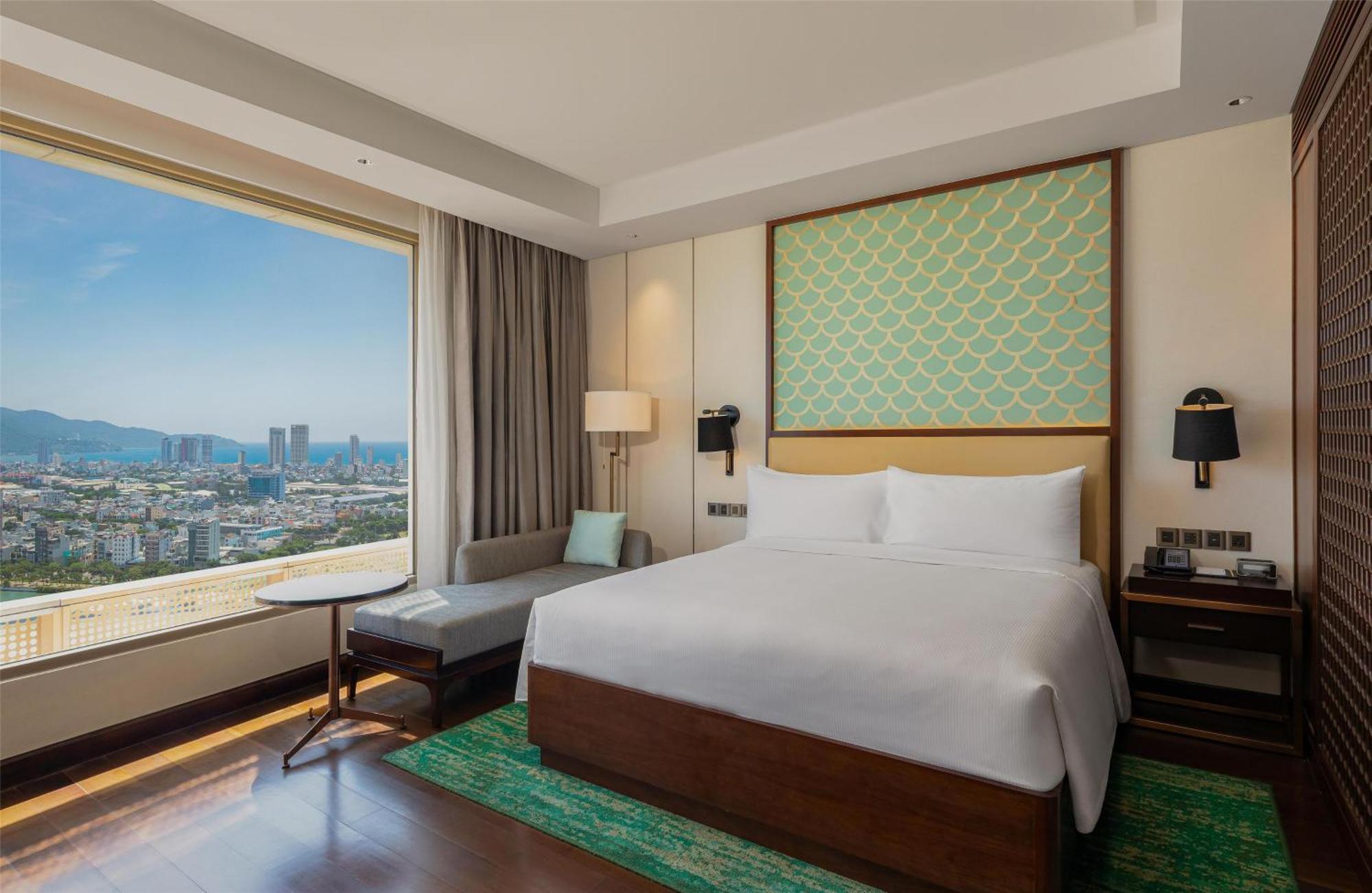 Guest Room with Ocean View High Floor King Bed