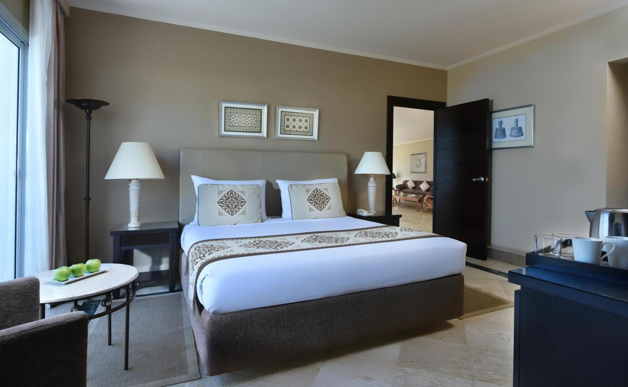 Junior Suite Queen Bed Sea View,1704863682:JPEG