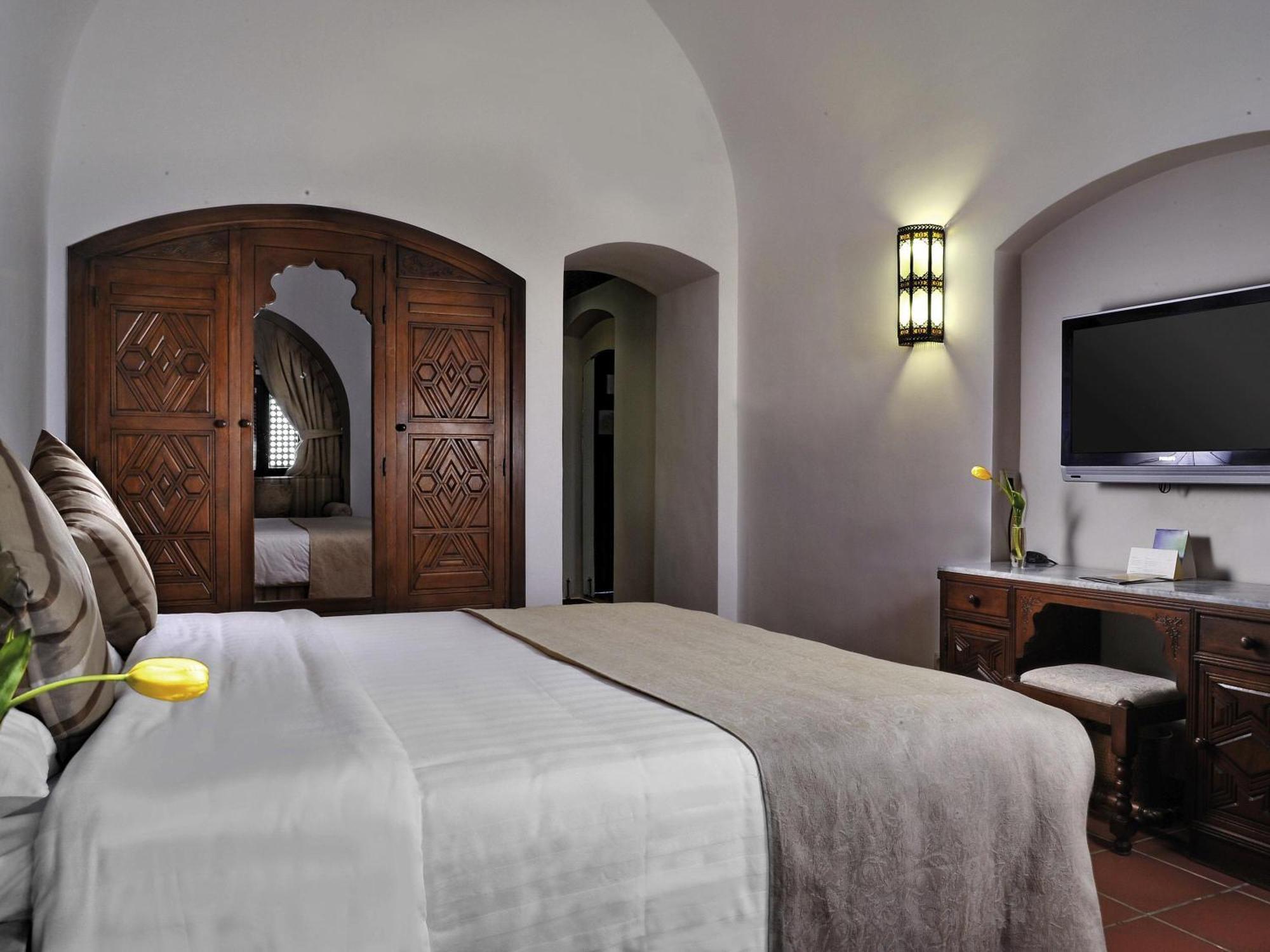 Classic Queen Room with Pool and Sea View,1739420045:JPEG