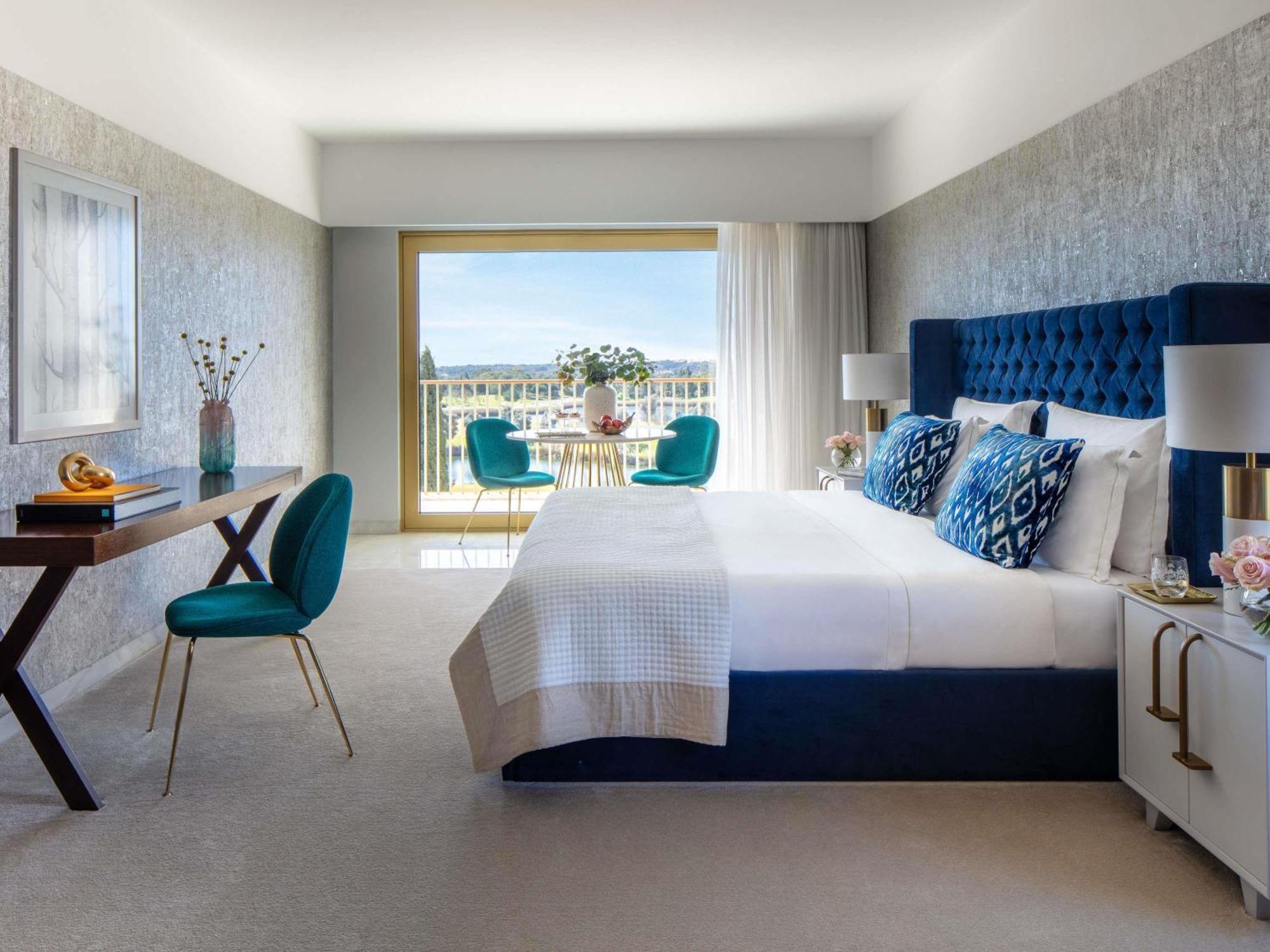 Presidential One-Bedroom King Suite with Roof Terrace and Hot Tub