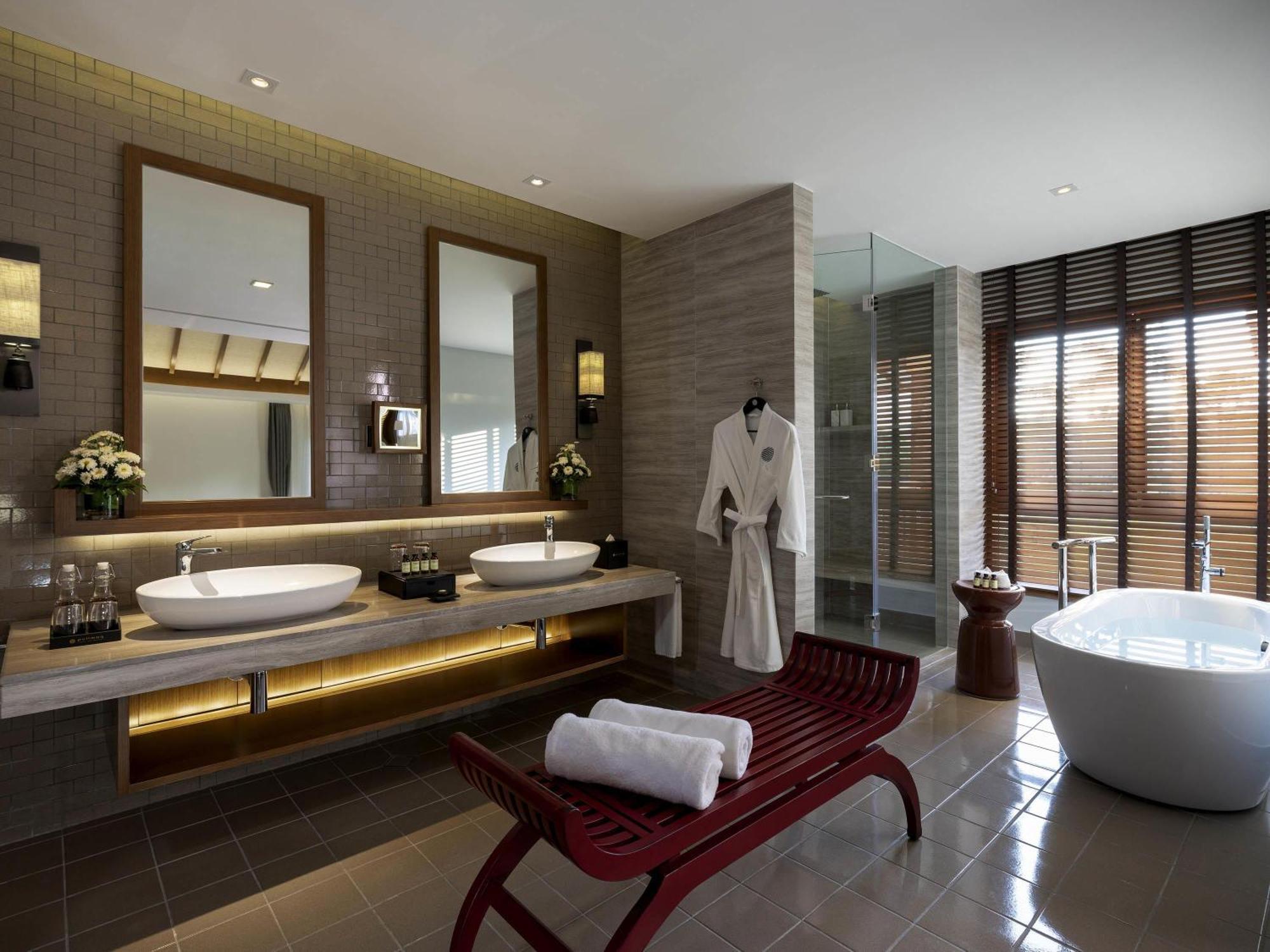 Premium Deluxe King Room with View