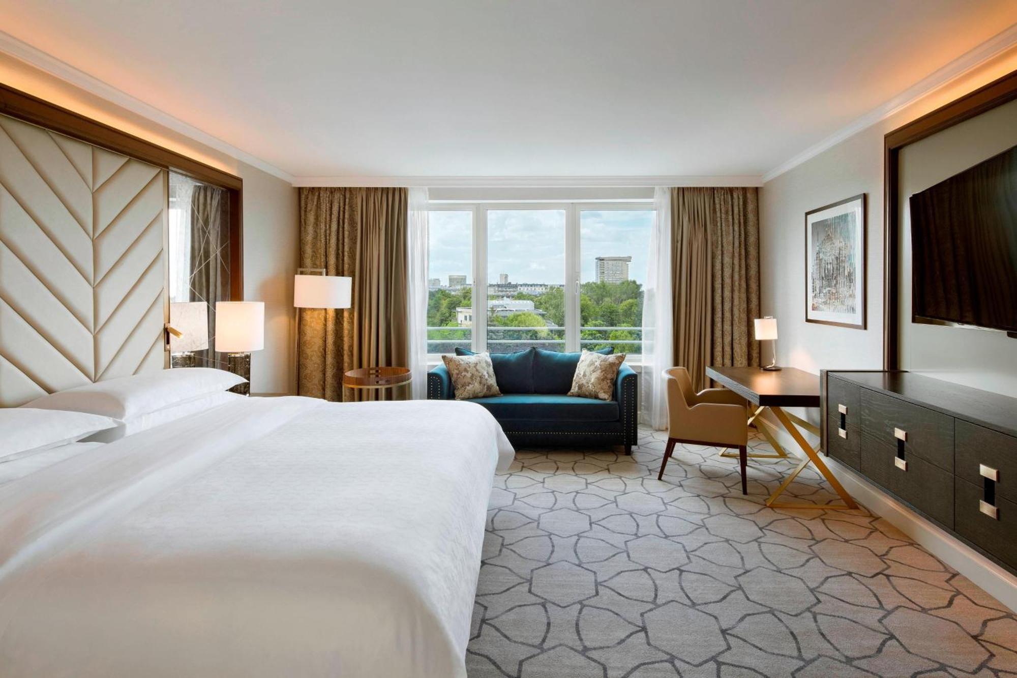 Premium Guest room Club lounge access 1 King High floor,1611052164:JPEG