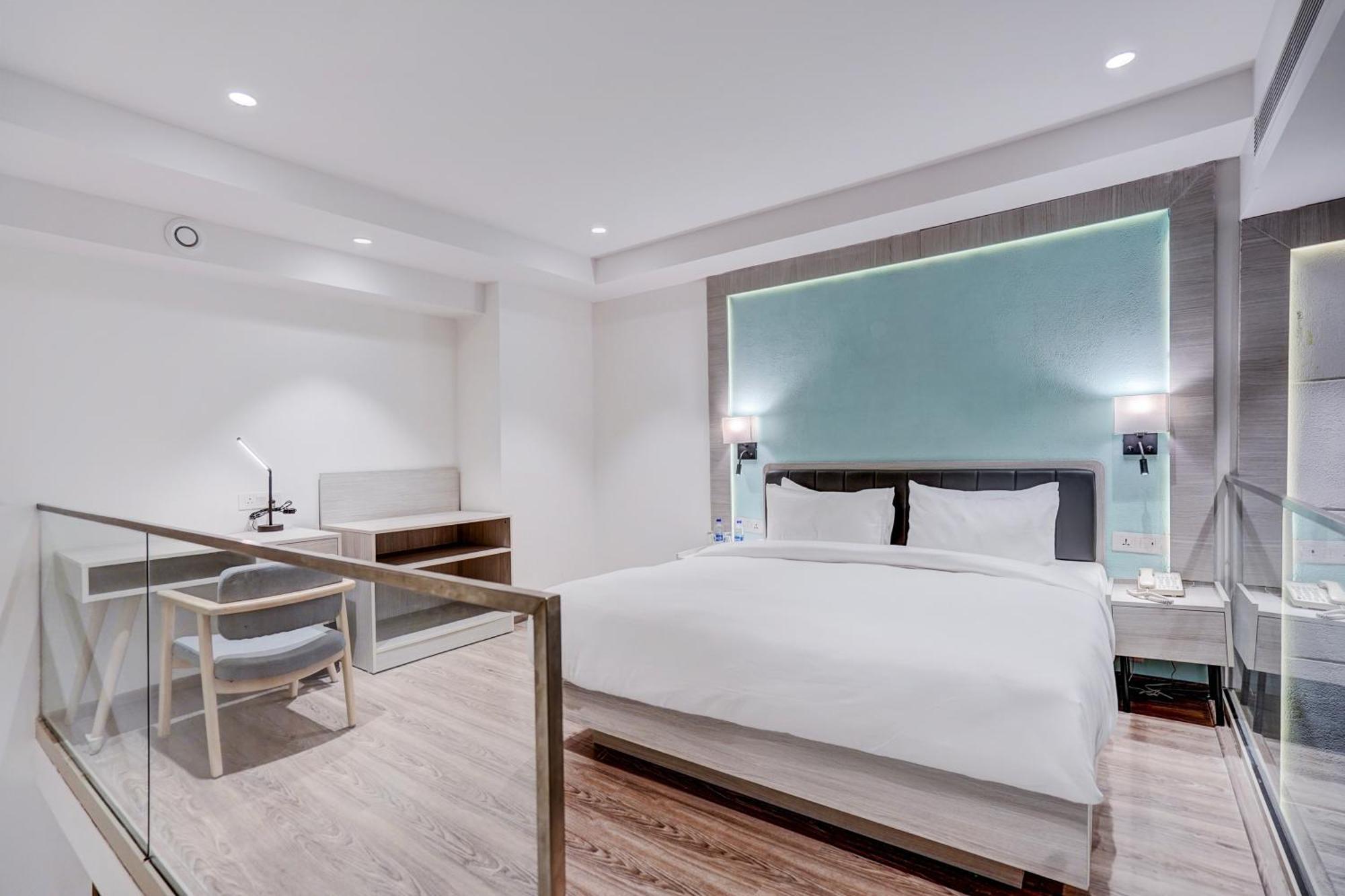 Duplex Executive Suite King Bed with Balcony