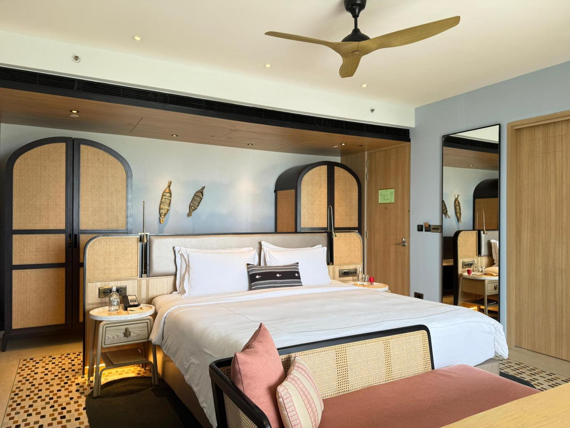 Deluxe Sea View Room King Bed with Balcony