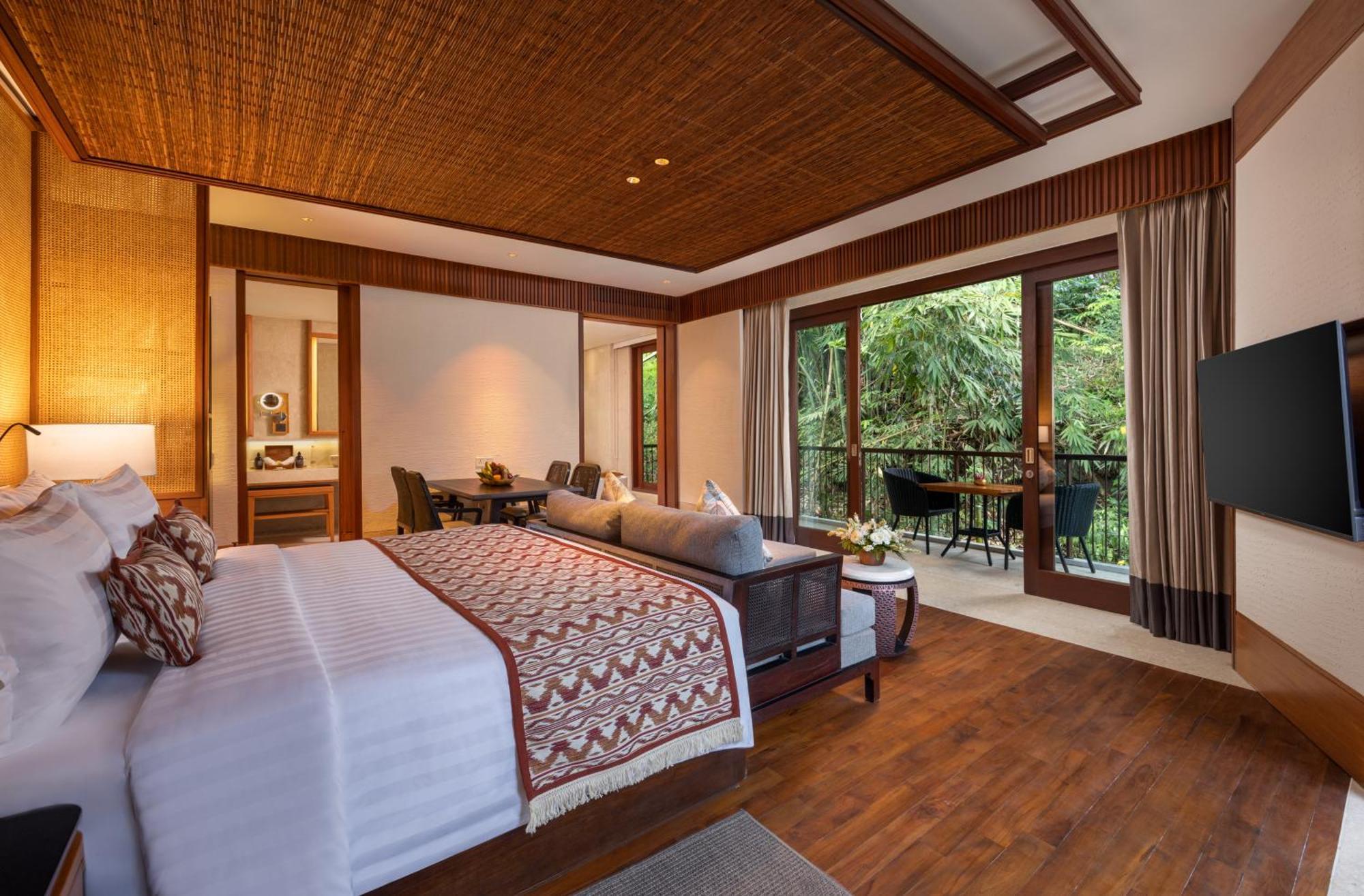 Spacious Junior Suite Bathtub, Balcony, Garden View and Free Welcome Fruit