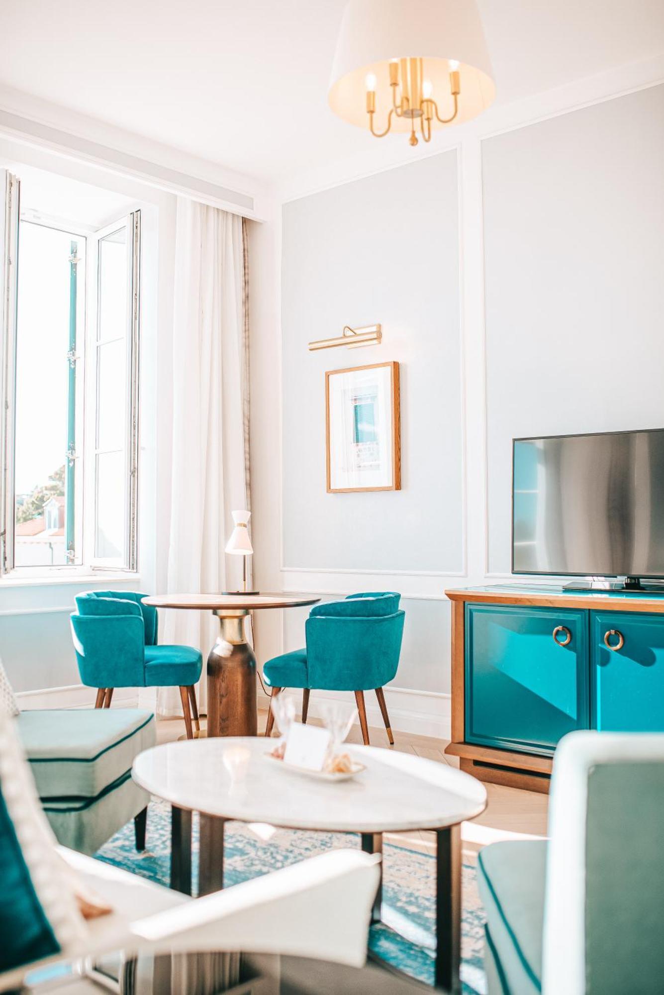 King Deluxe One Bedroom Suite with Sea View