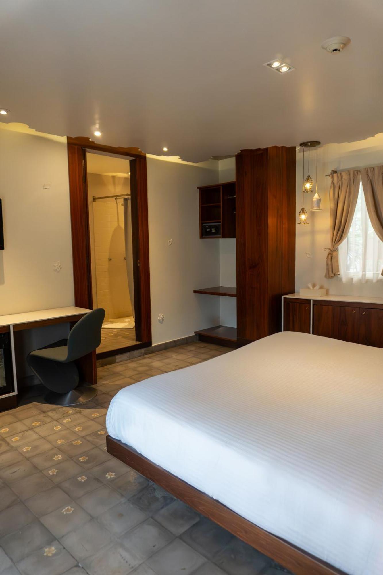 Superior King Room