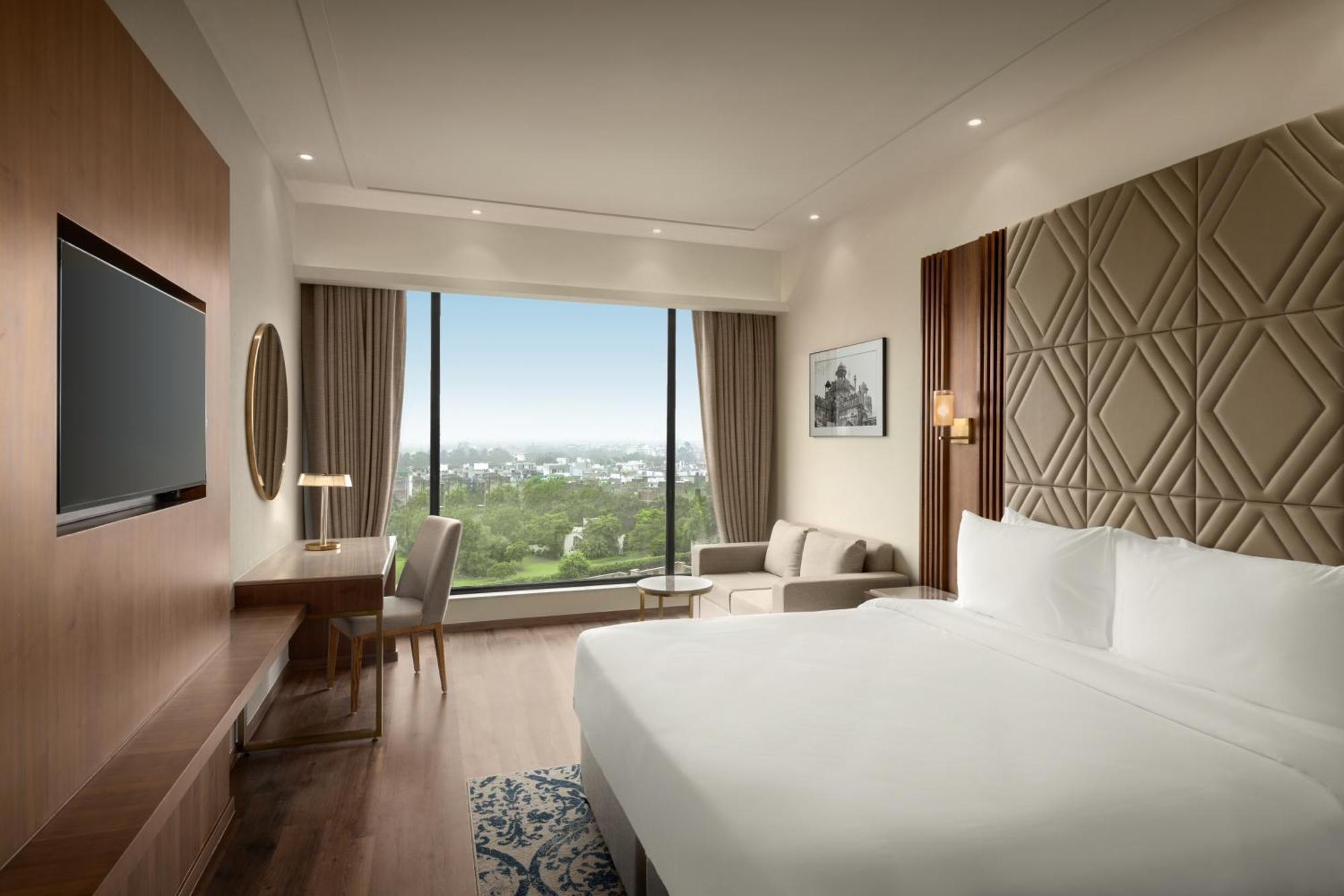 Standard Room with 1+1 offer* in Restaurant throughout the day and 15% off F&B in IRD.  (*on select alcohol premium beverages)