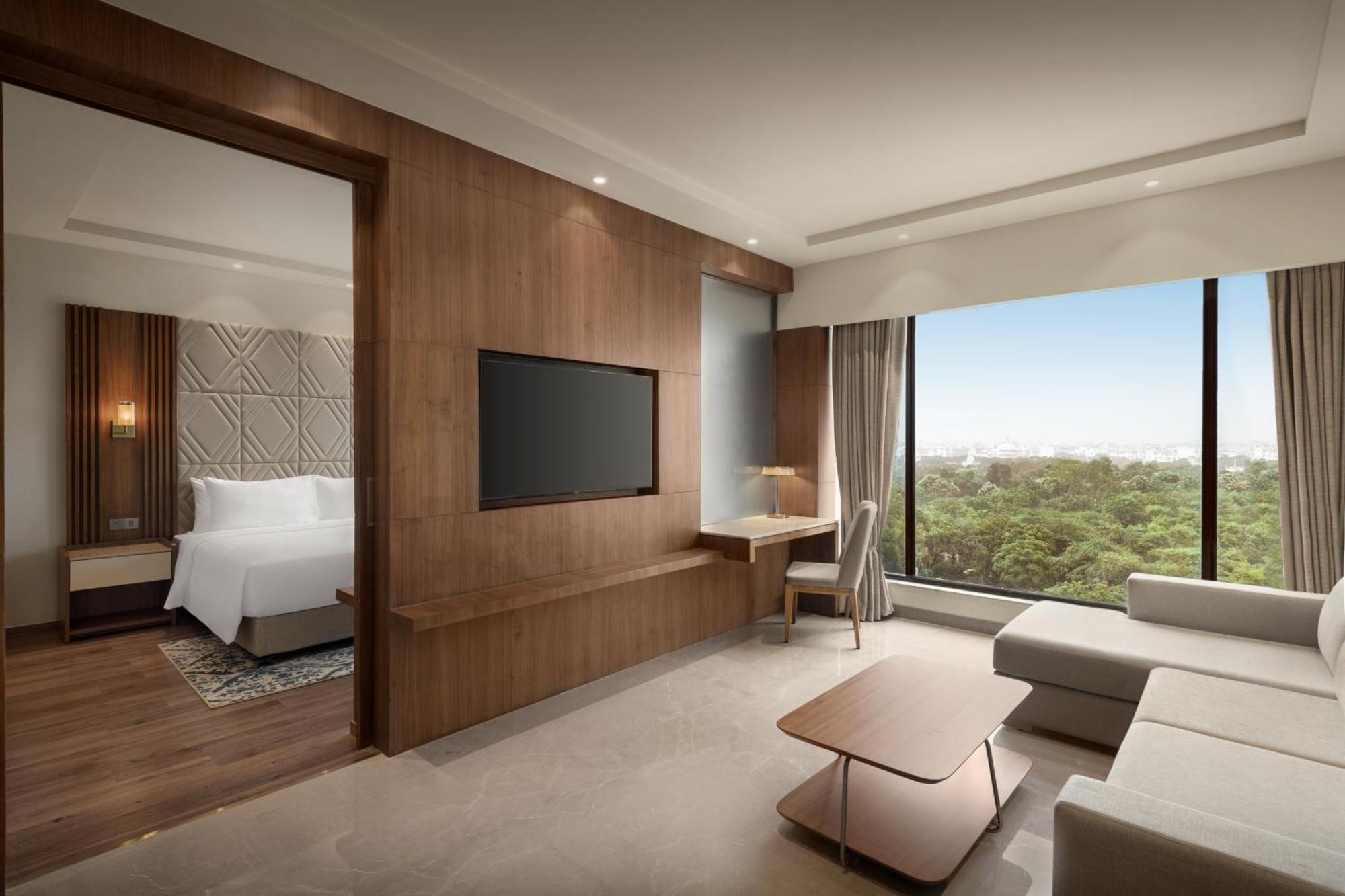 Suite Room with 1+1 offer* in Restaurant throughout the day and 15% off F&B in IRD. (*on select alcohol premium beverages)