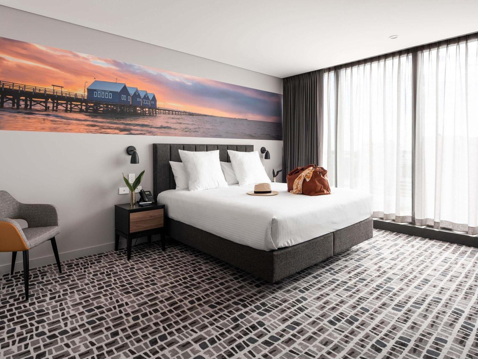 Accessible Deluxe King Room