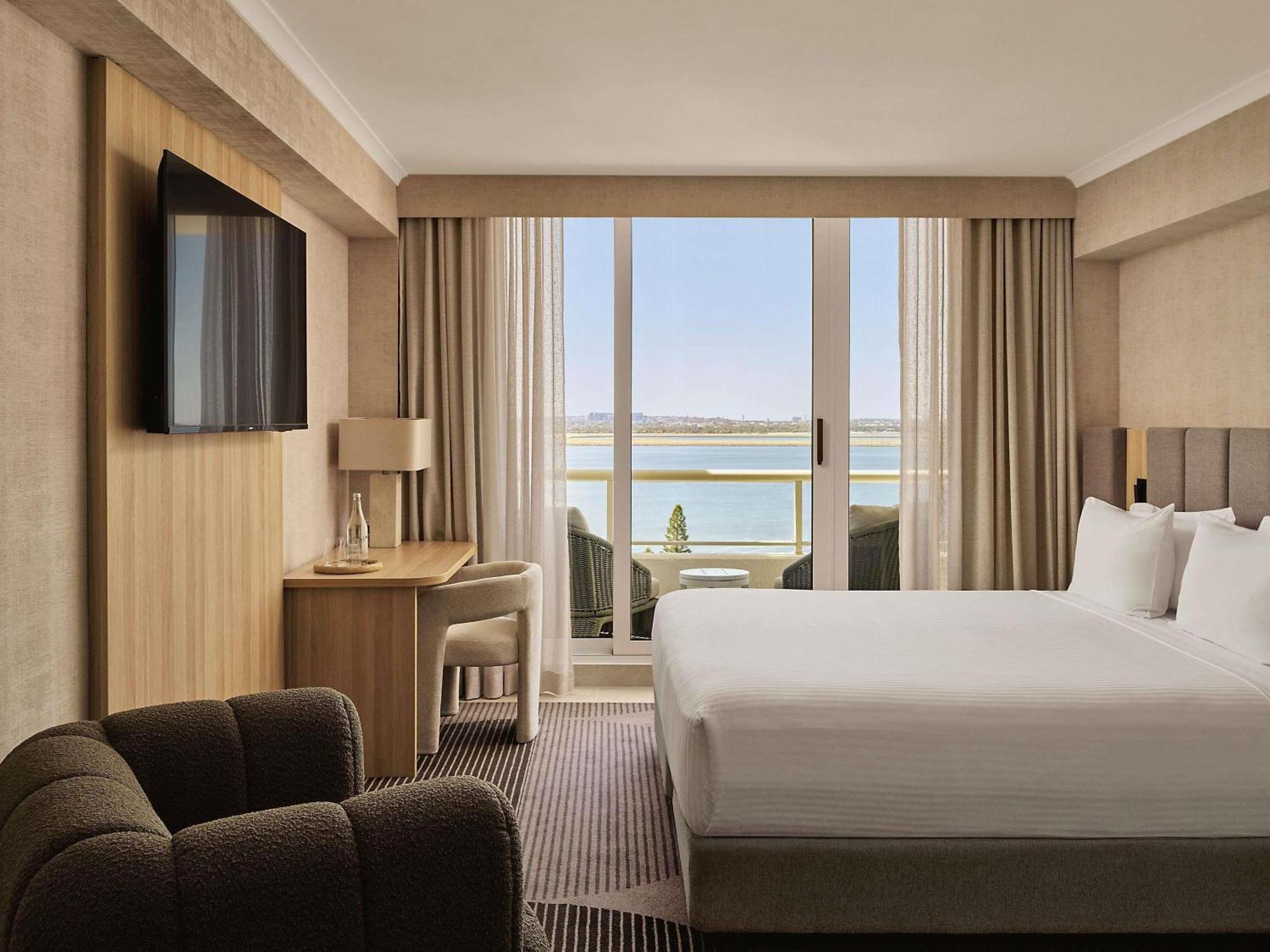 Luxury King Room with Ocean View and Bath - High Floor,1717012292:JPEG