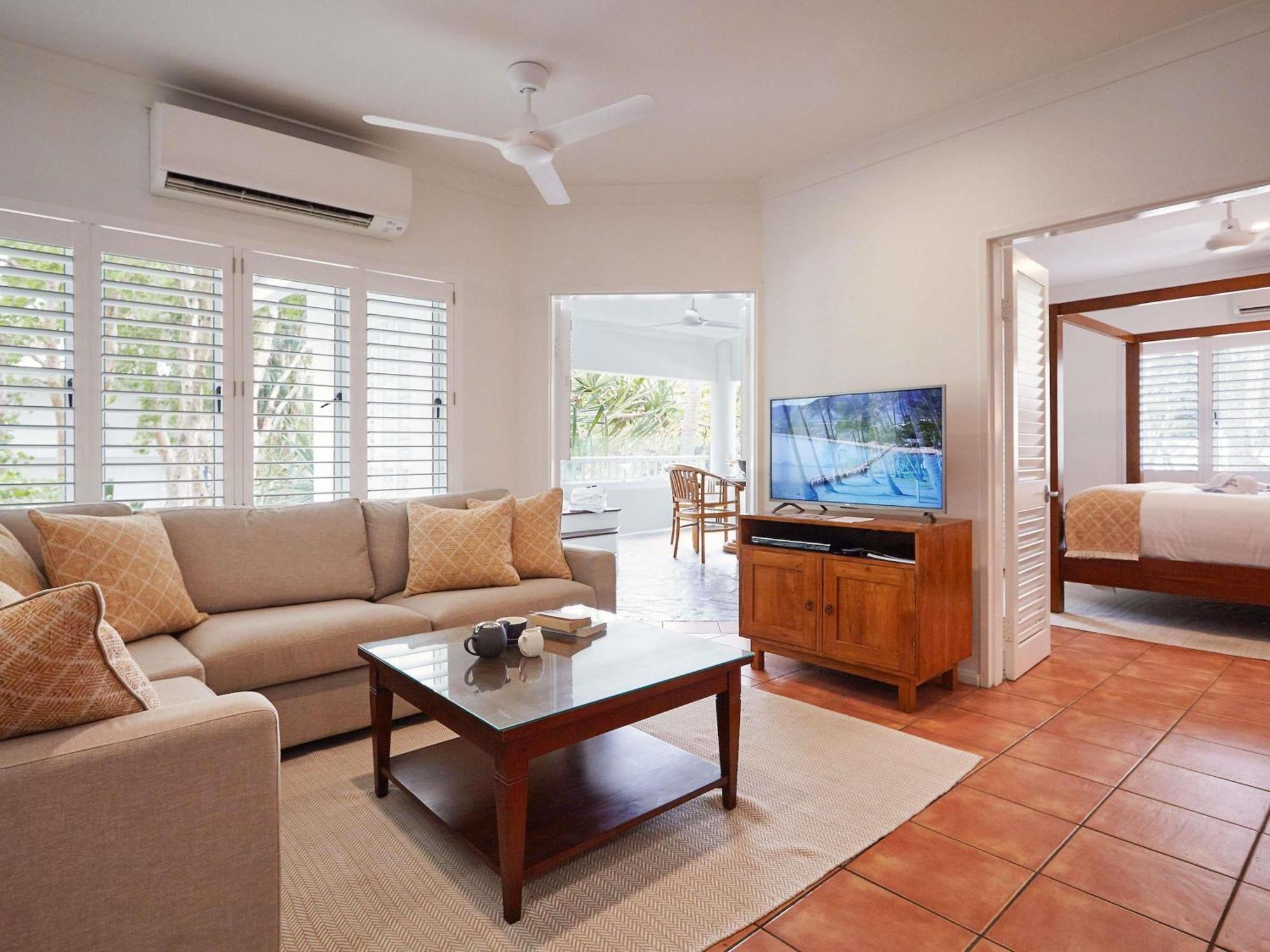 Two-Bedroom and Two-Bathroom Reef Suite with Private Balcony, SPA Bath and Ocean View
