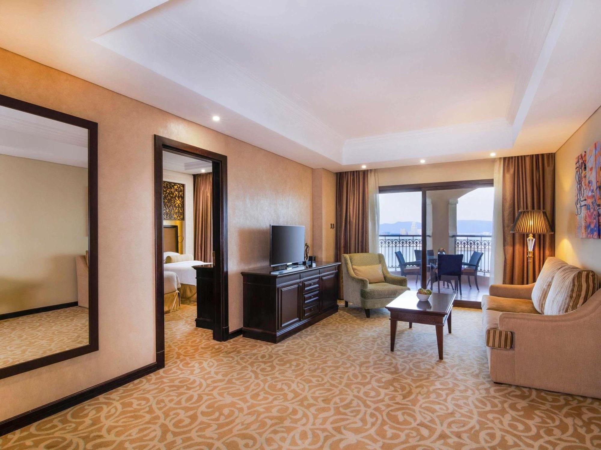 One-Bedroom King Suite