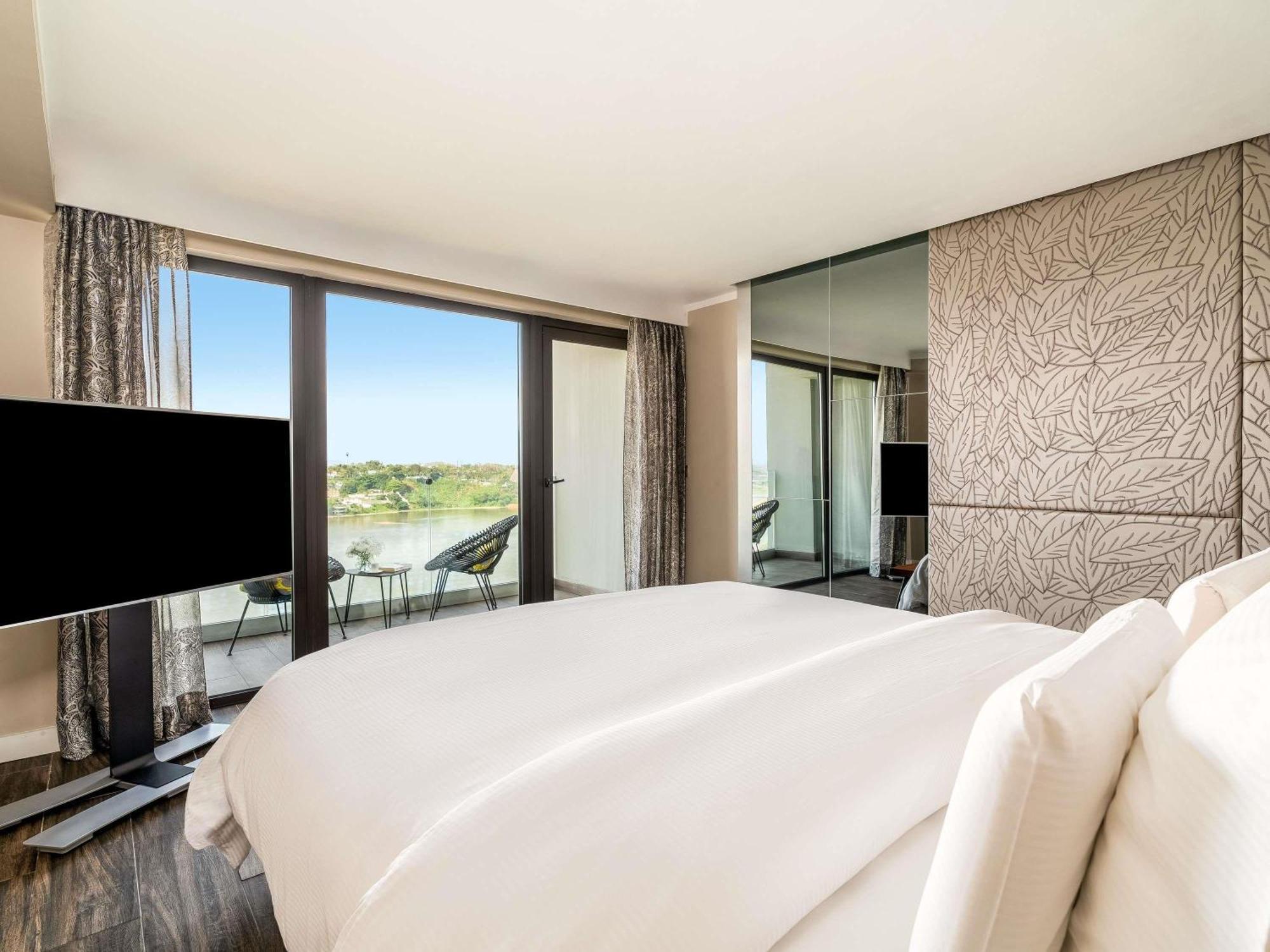 Deluxe Corner King Room with Balcony and Lagoon View,1717085898:JPEG