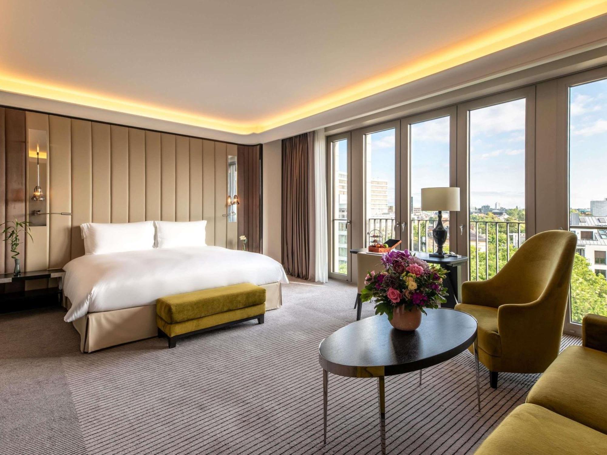 Junior King Suite - Non-Smoking