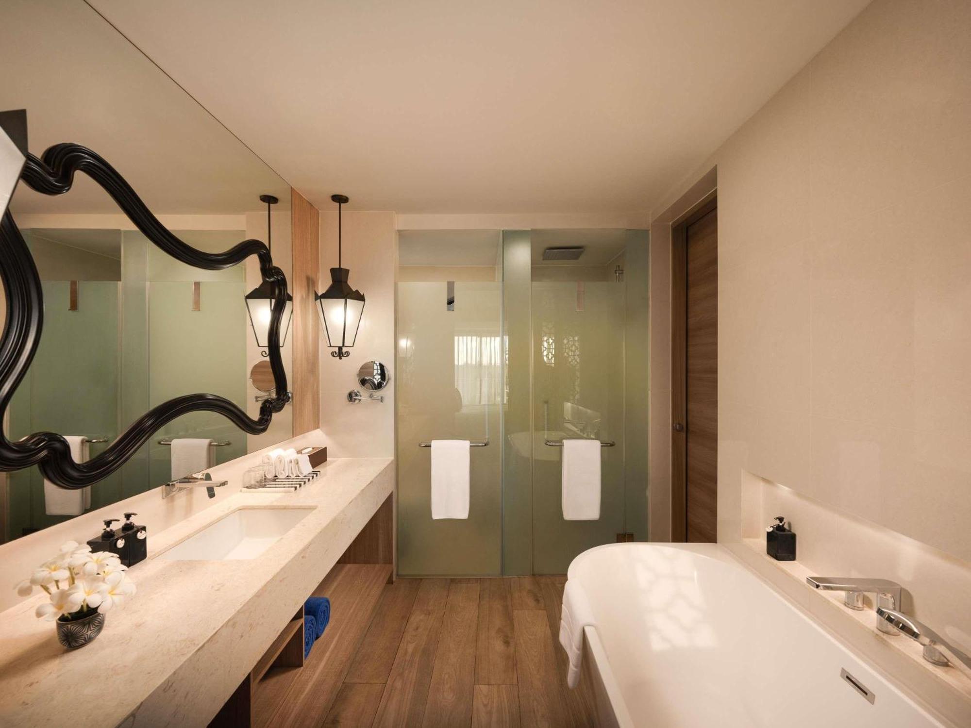Deluxe Suite Pool Access – Garden View