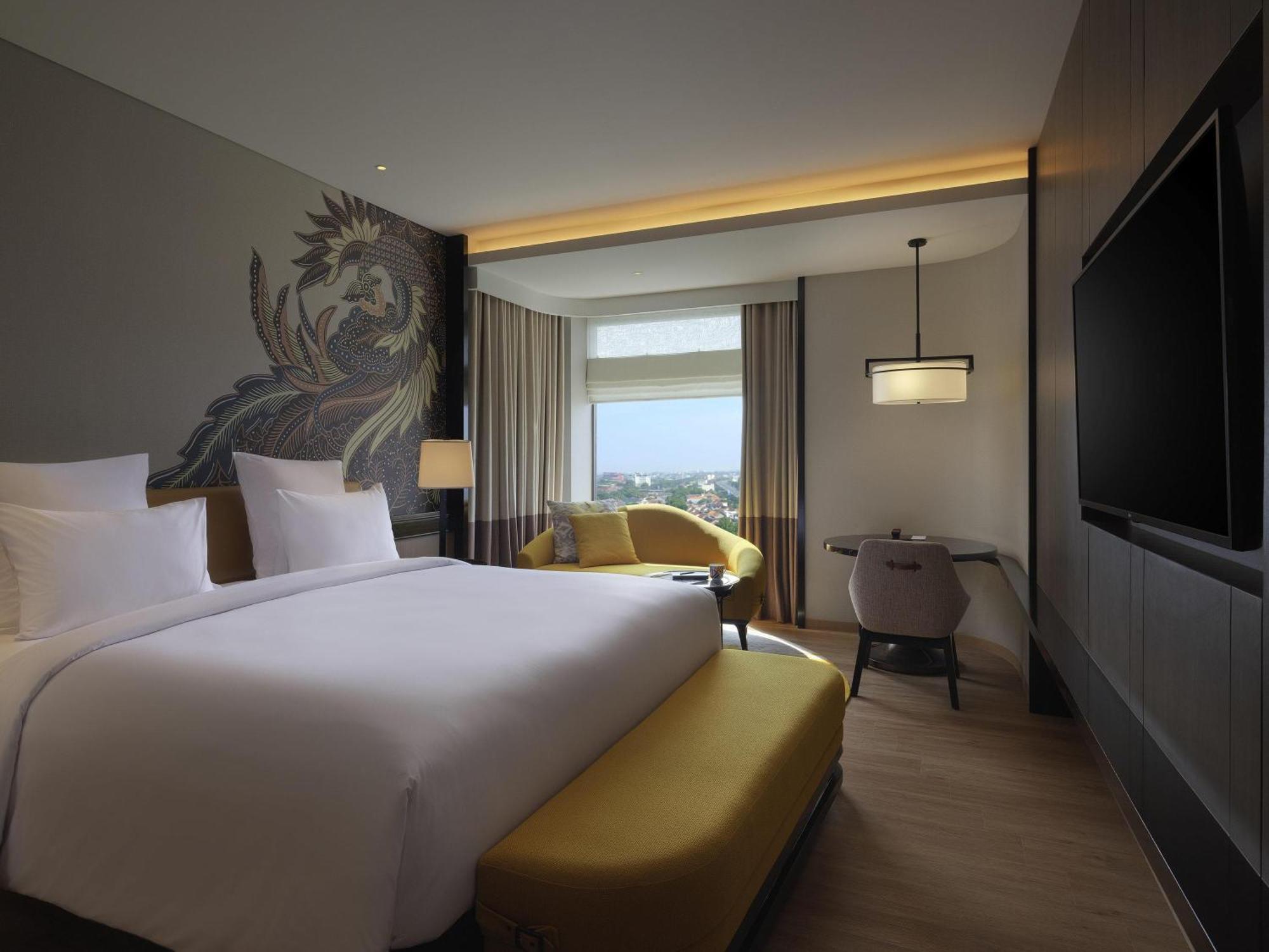 Deluxe King Room with City View