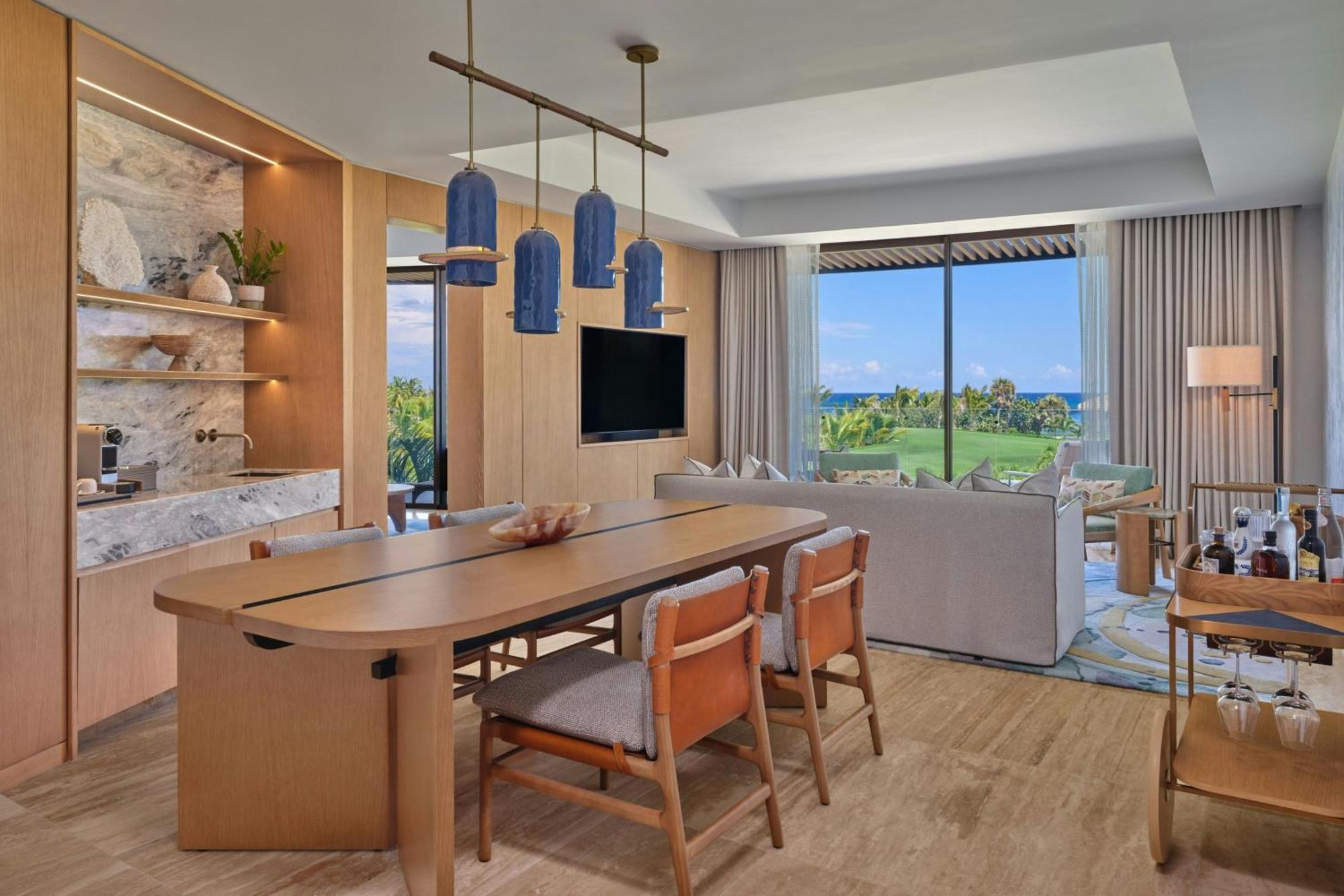 One-Bedroom King Suite with Balcony,1720071433:JPEG