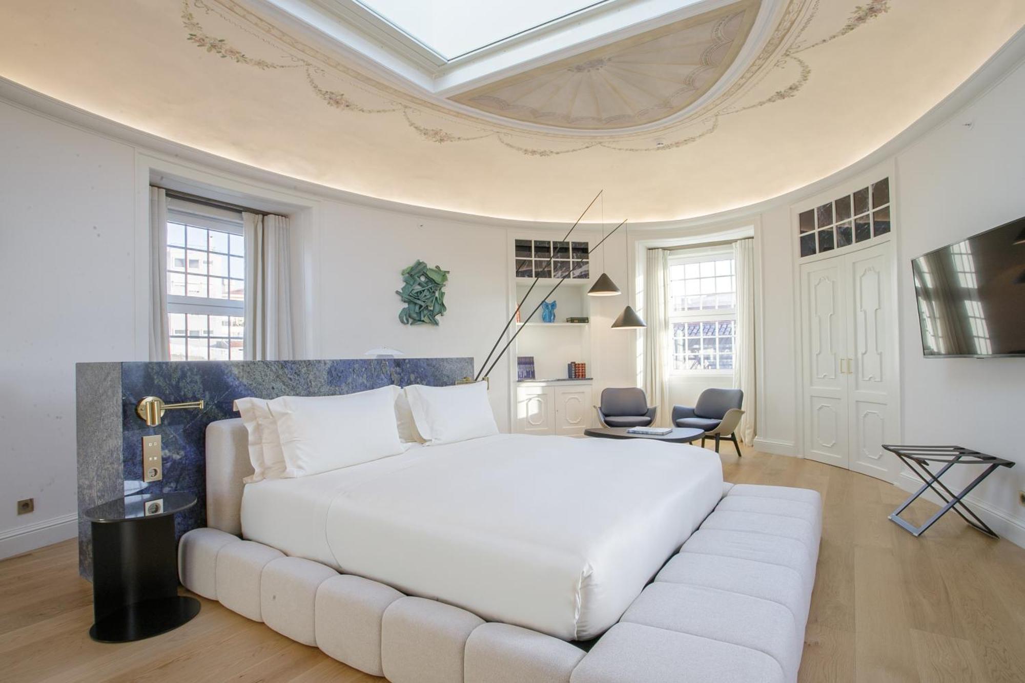 Superior Deluxe King Room