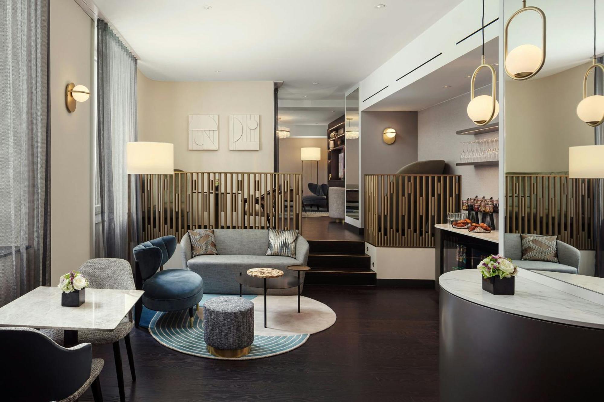 Family Junior Suite M Club Lounge Access