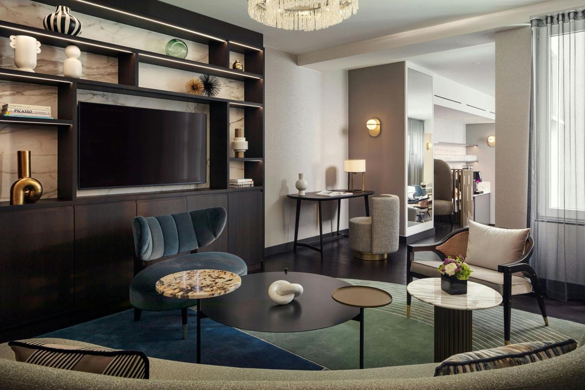 Family Junior Suite M Club Lounge Access
