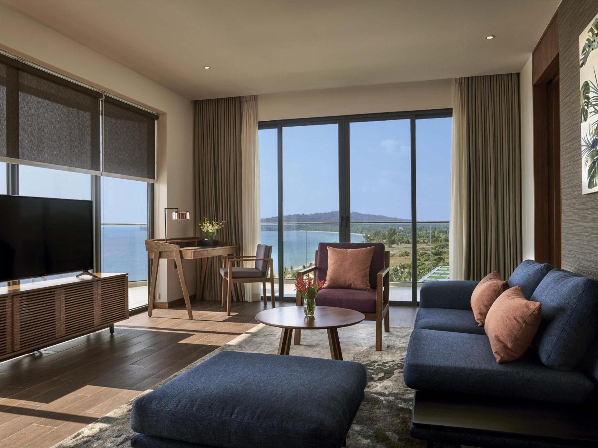 Sea View Suite Room with Balcony