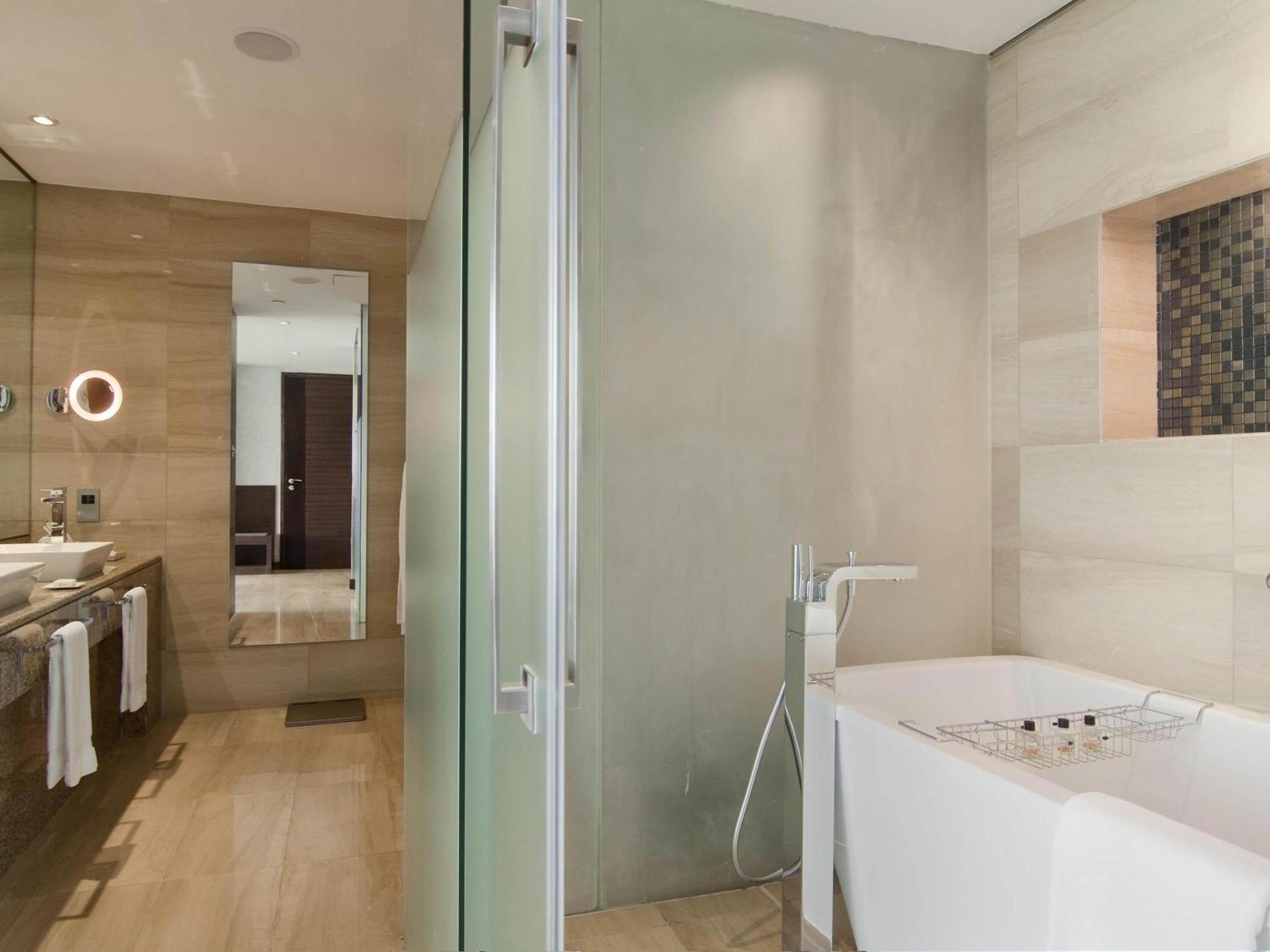 Fairmont Gold Creek View Suite - Non-Smoking
