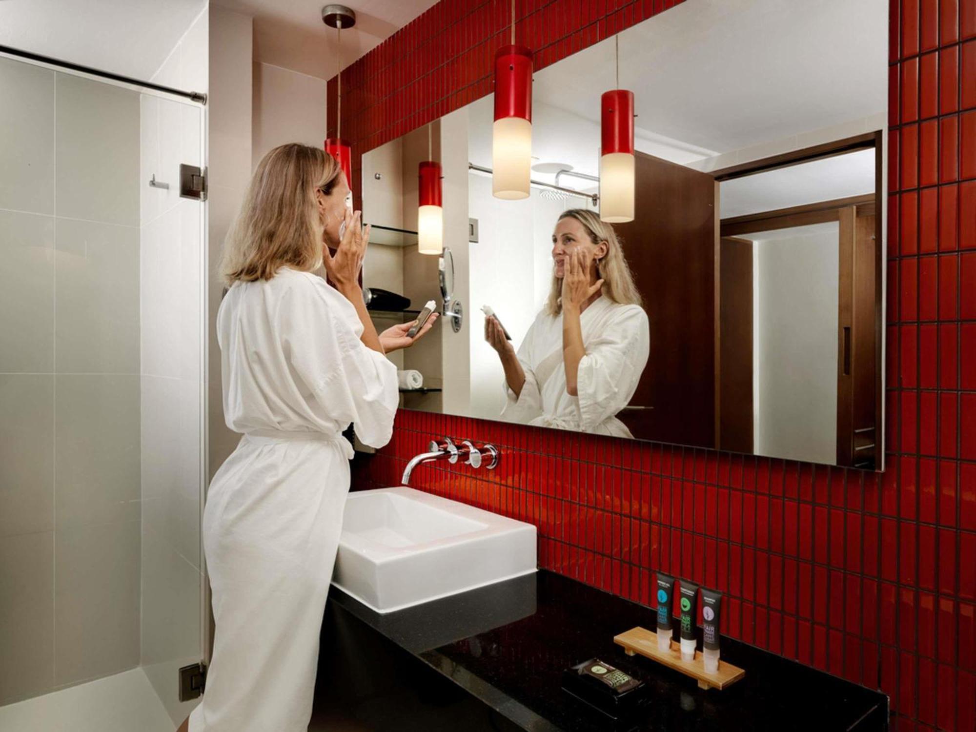 Family King Suite with Sea View and Balcony