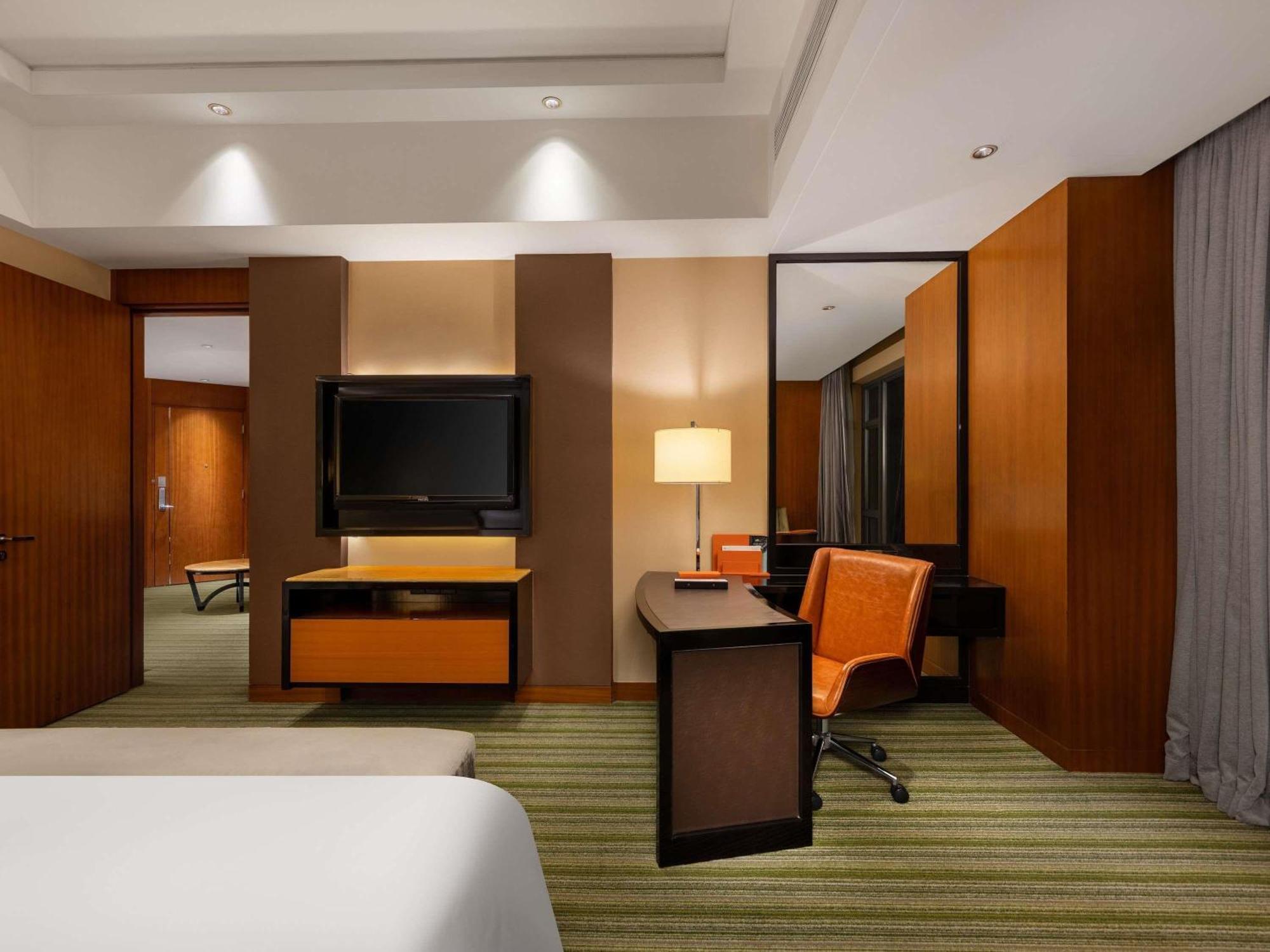 Deluxe King Suite