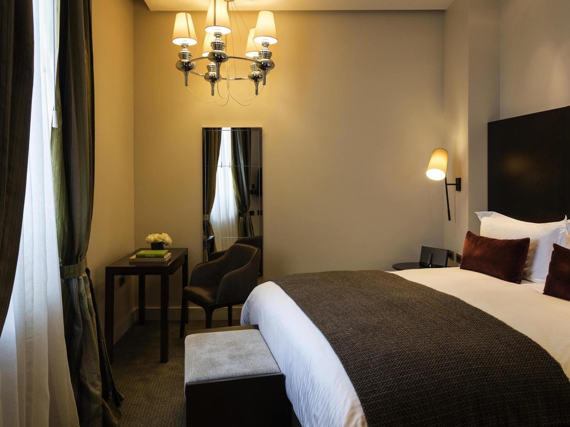Accessible Room with 1 Queen Bed