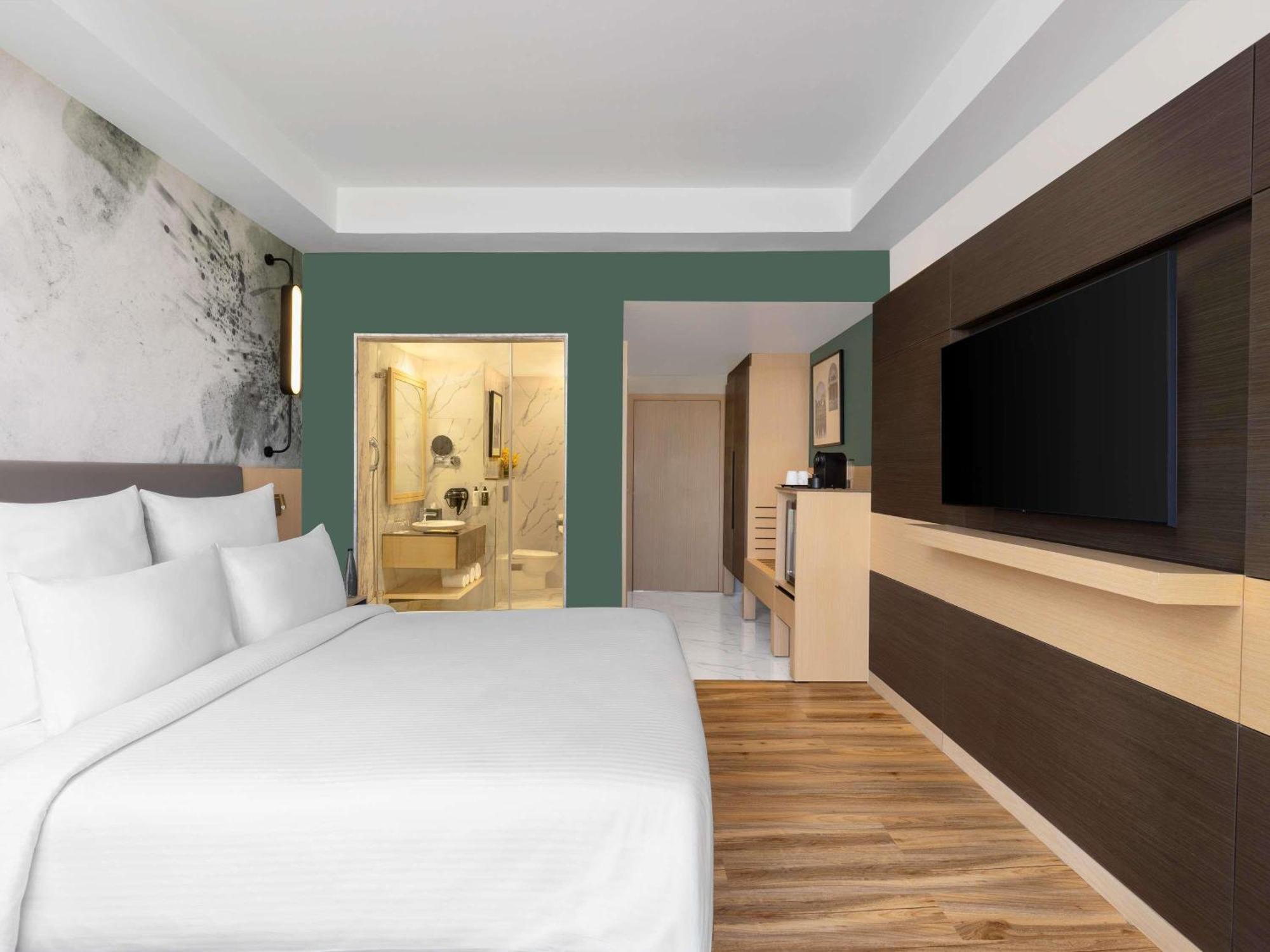 Executive Suite with One Double Bed - Non Smoking/Pool Side: Unlimited premium brands (6 to 8 PM) daily *, 1+1 on drinks (11 AM-7 PM), 15% Off on SPA, 15% off on Food and Soft Beverages, Free Gaming Zone access, Complimentary coffee&Tea (6AM-8 PM)