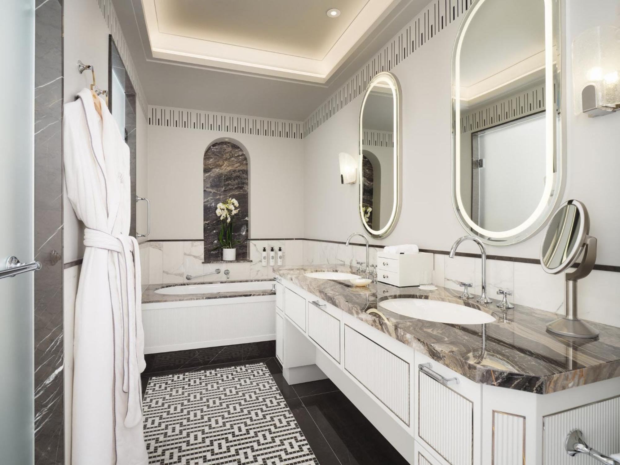 Premier Deluxe Room,1744049243:JPEG