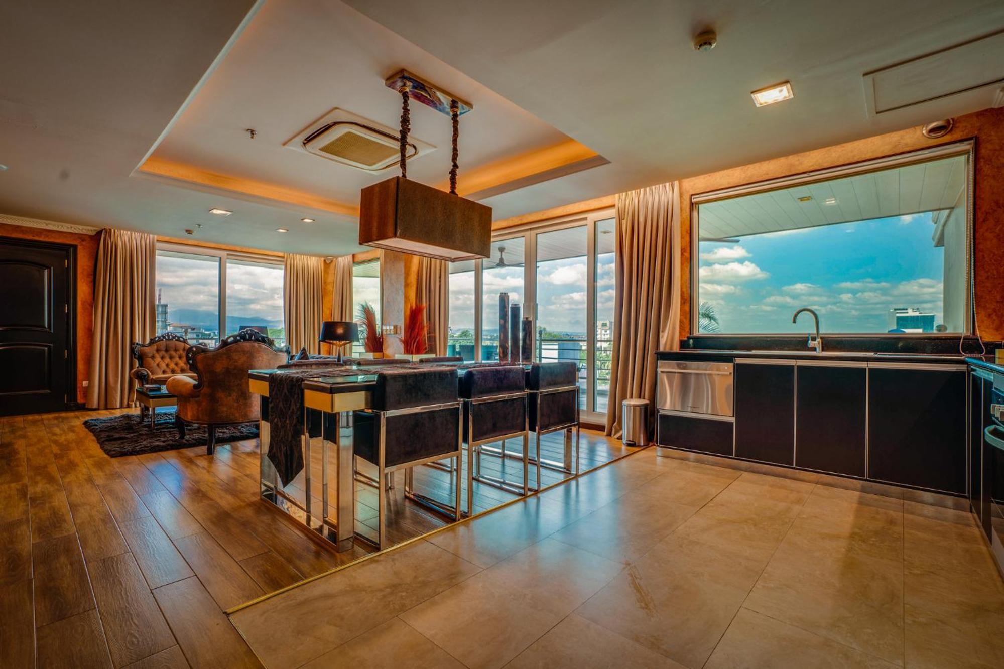 Suite with Hot Tub