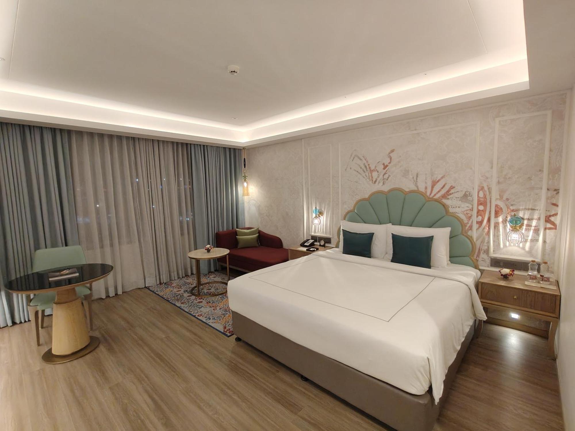 Deluxe Room King Bed