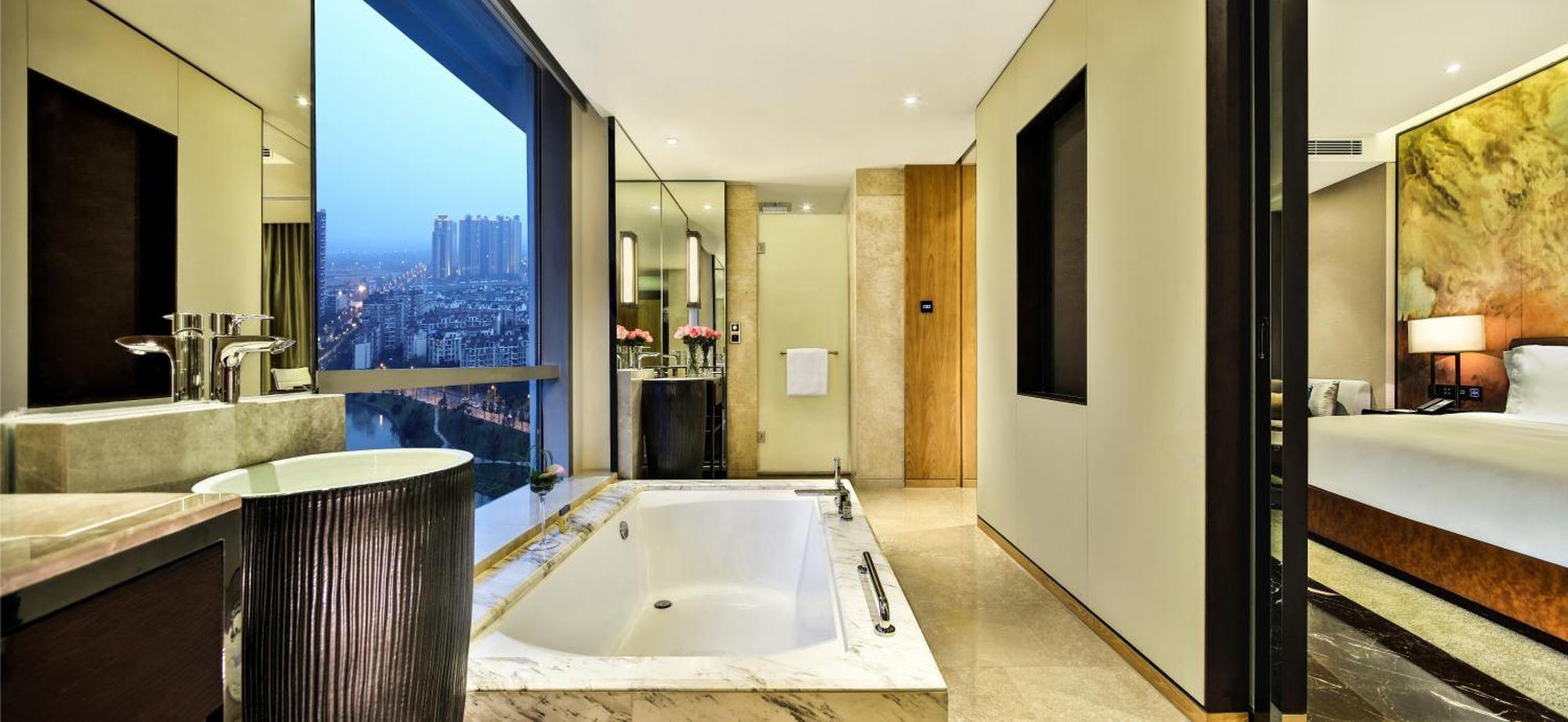 Junior King Suite