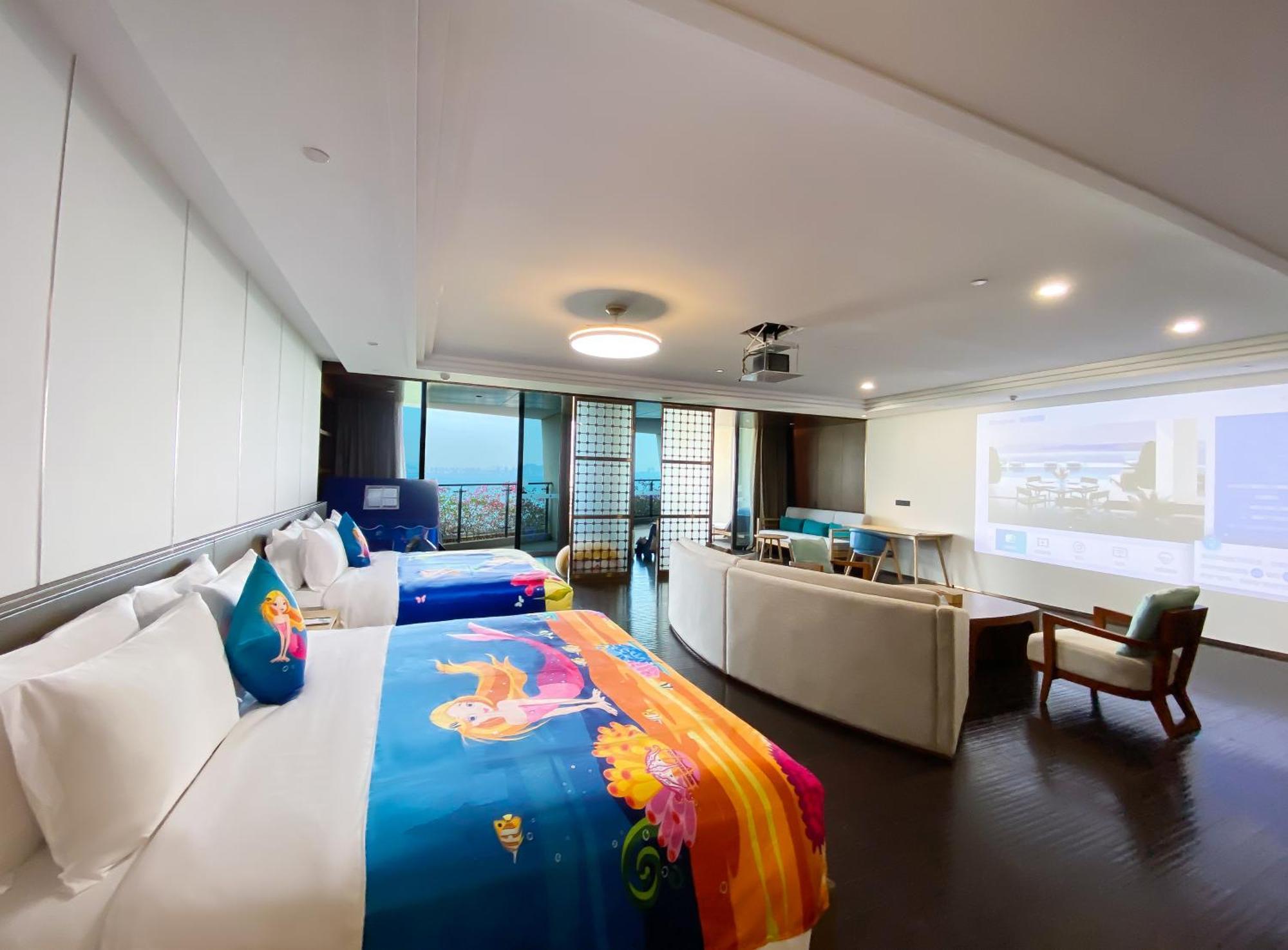 Family Room with Sea View