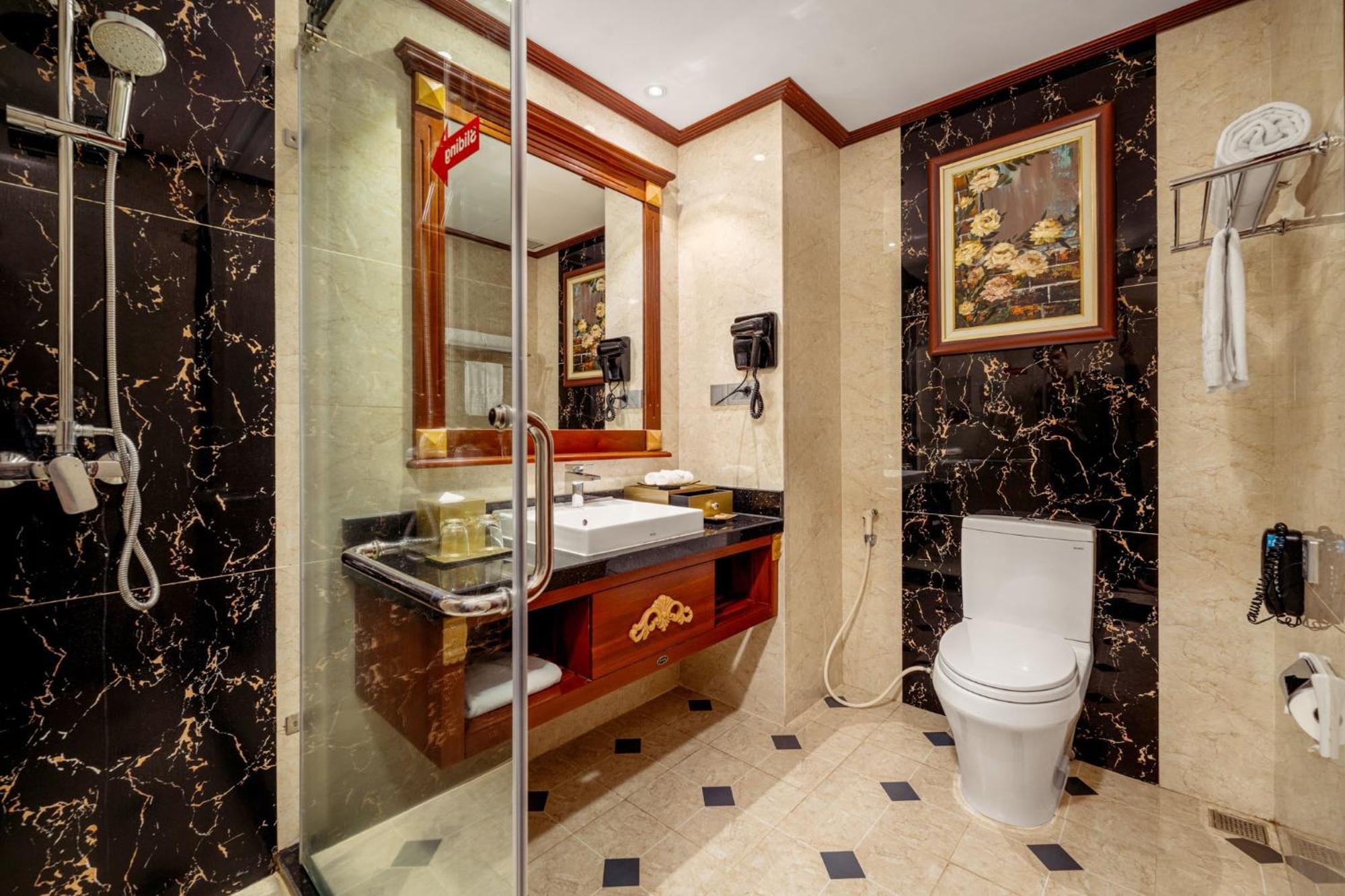 Deluxe Twin Room with Partial Sea View