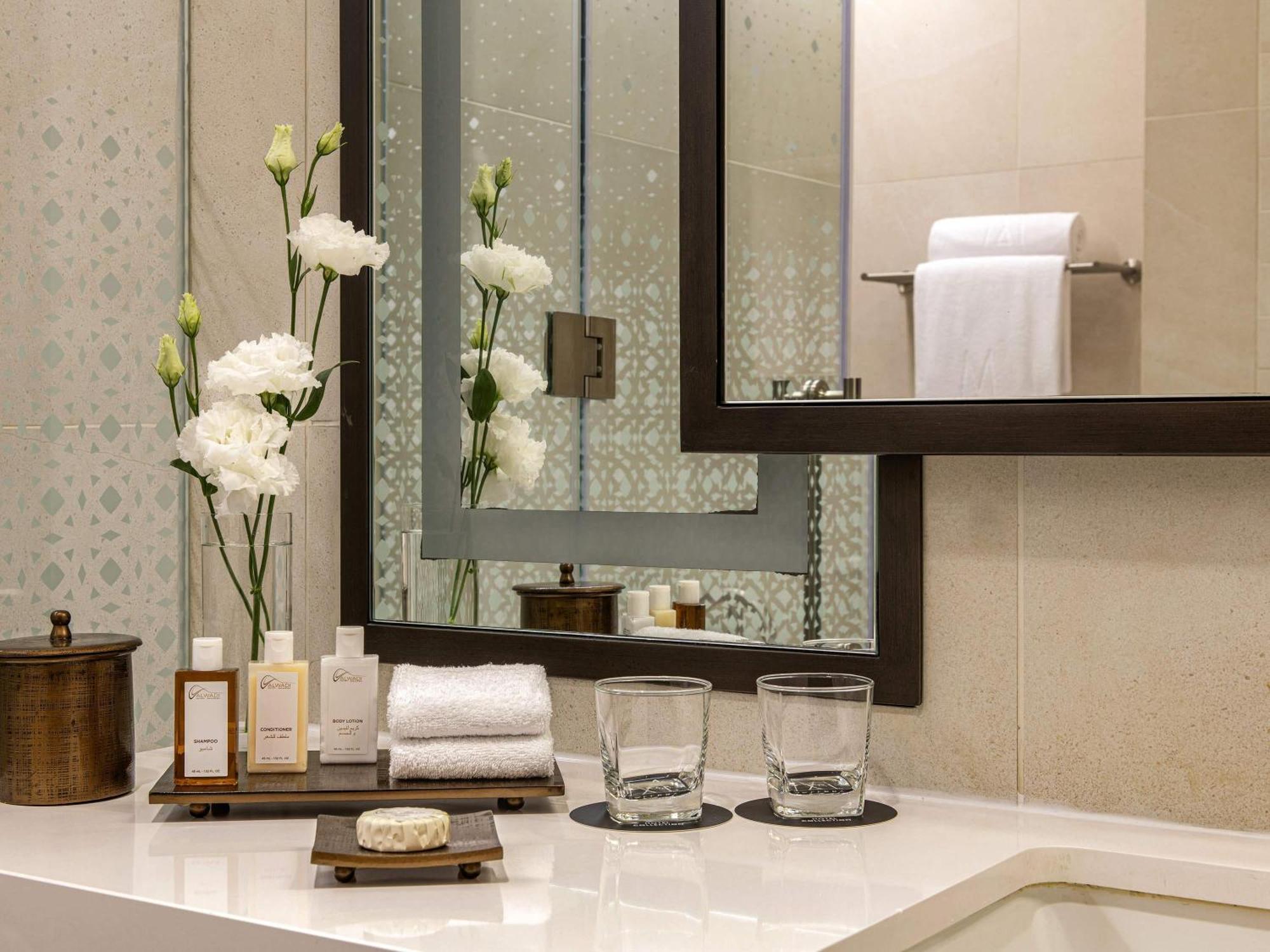Superior King Room Corniche View