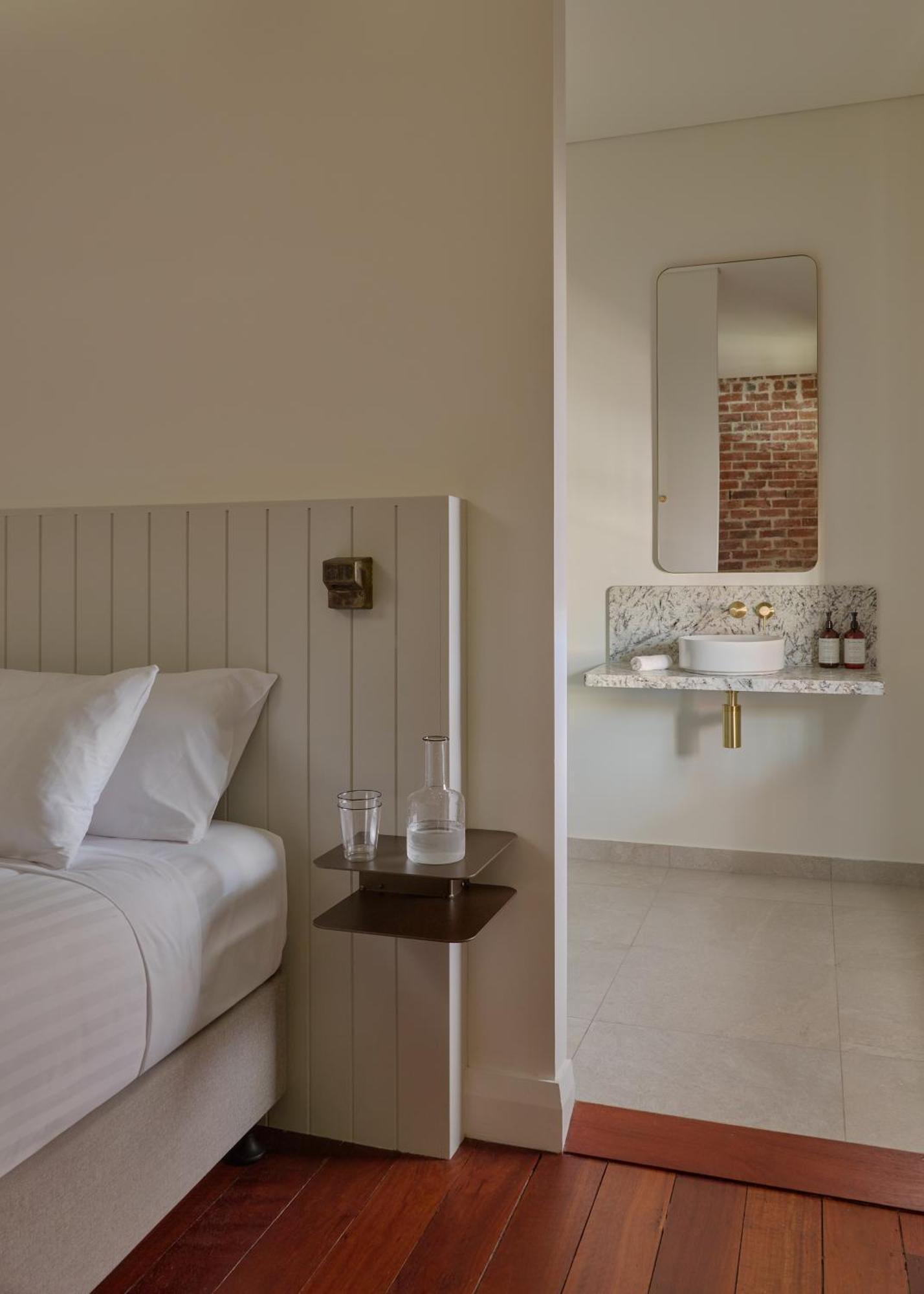 Laura Lounge Suite