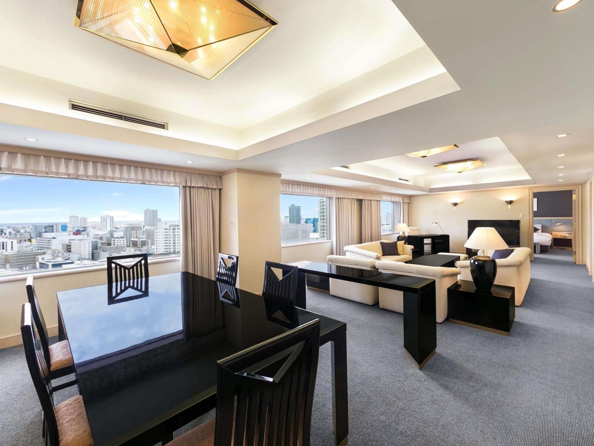 Classic Deluxe Suite with Lounge Access