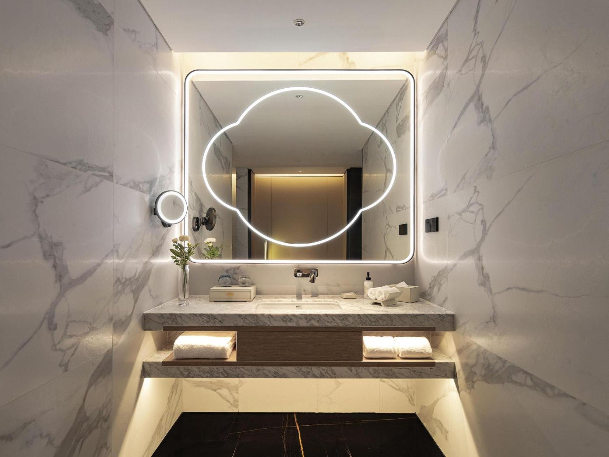 Superior King Suite