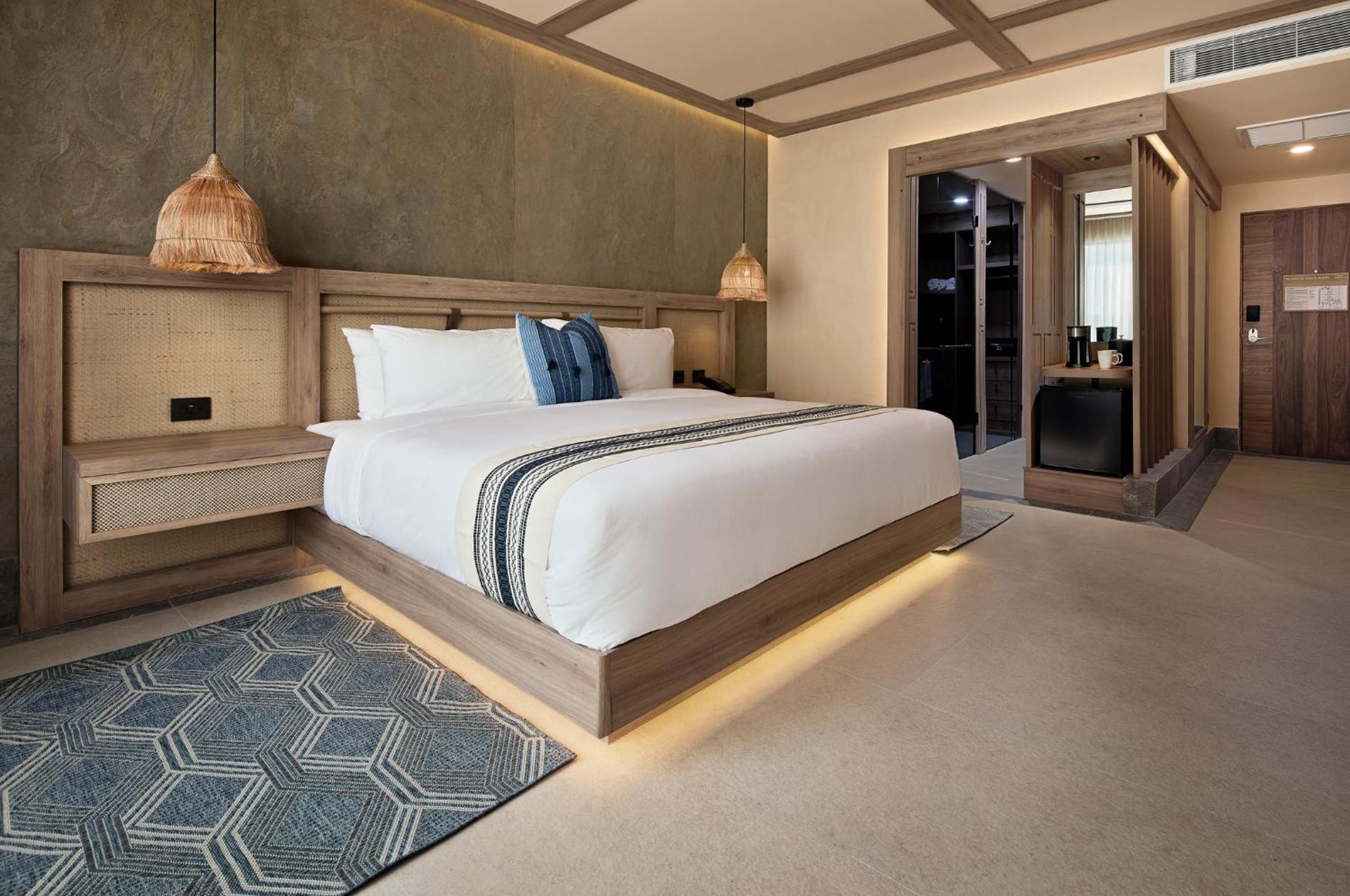 Premium Corner King Room with Ocean View