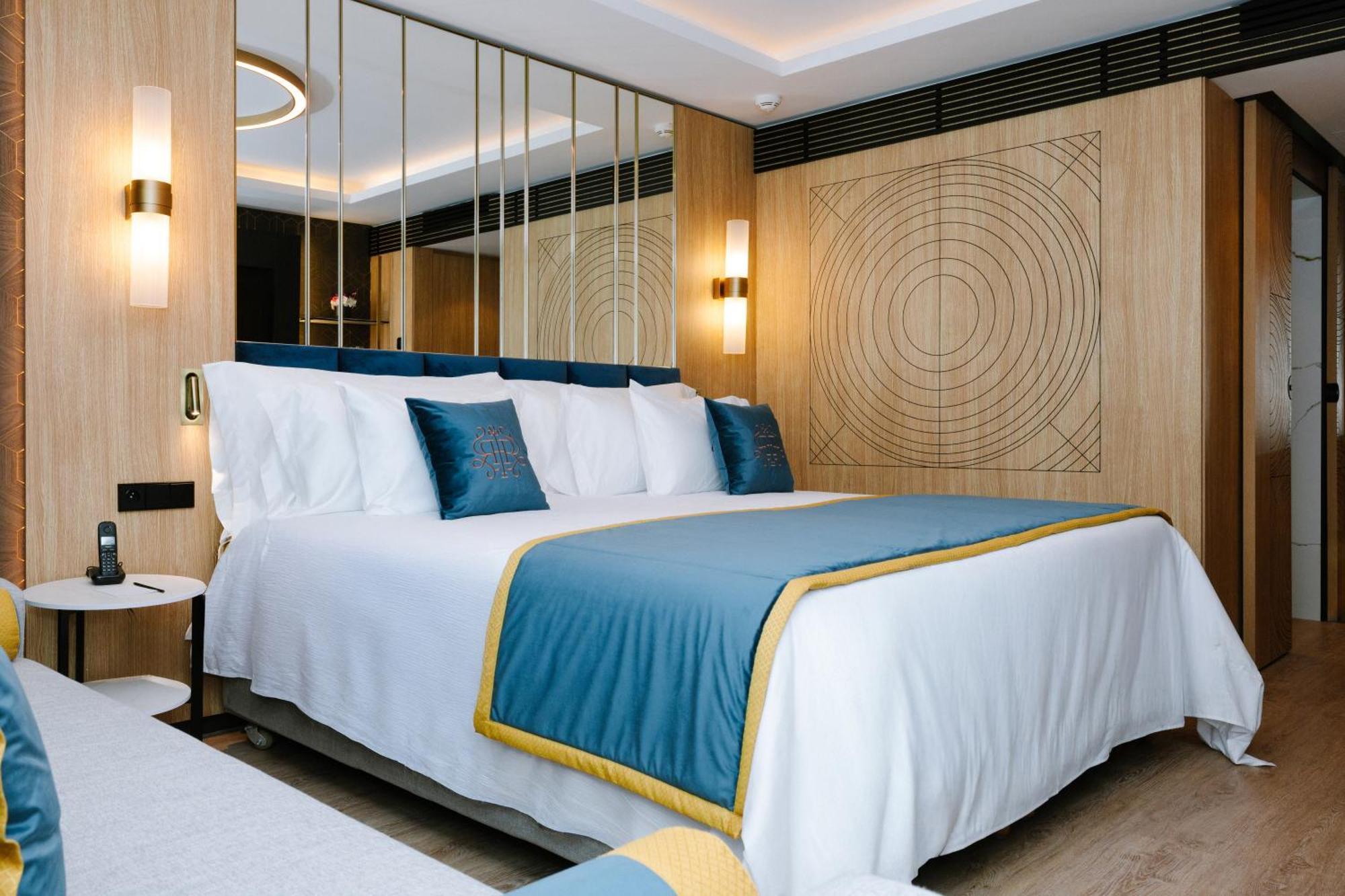Deluxe Room With Pool View
