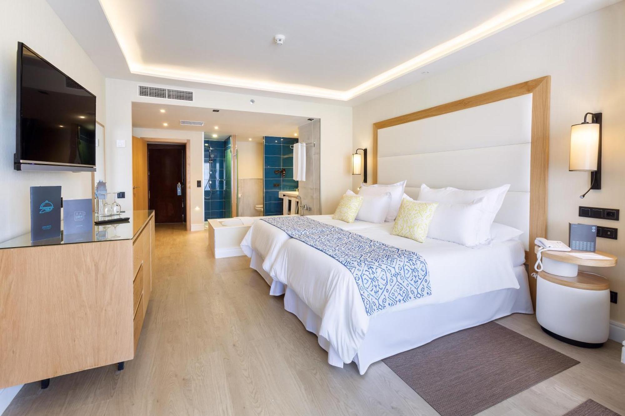 Deluxe Room Side Ocean View
